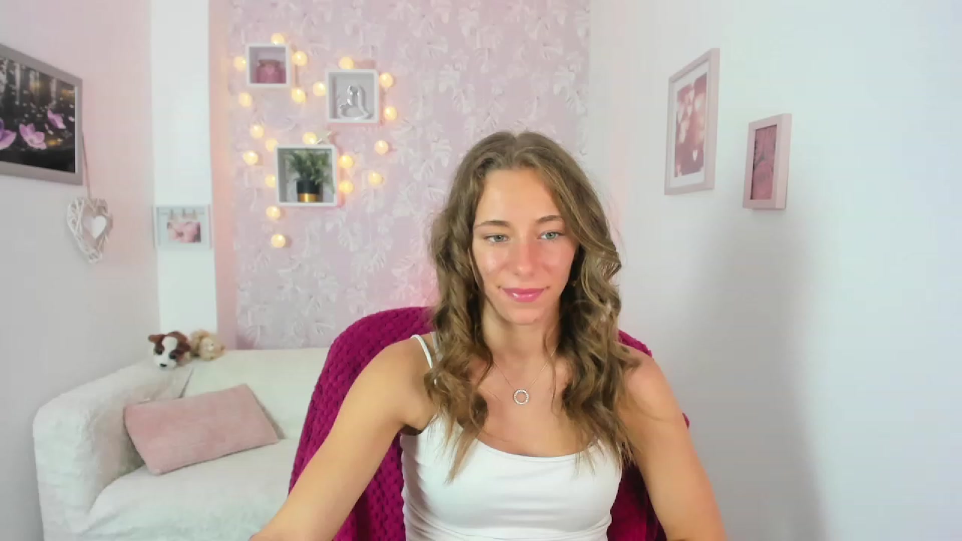 Gallery image thumbnail from Sasha_White18's myfreecams stream on, 06/12/2023, 14:09 image 14 of 20