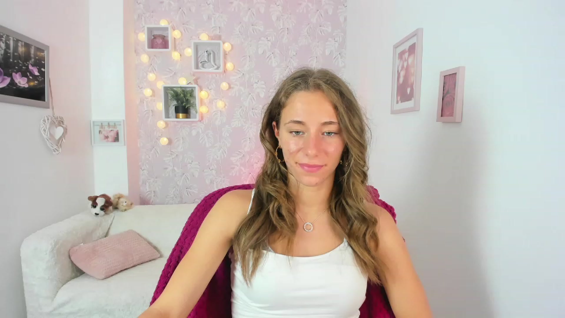 Gallery image thumbnail from Sasha_White18's myfreecams stream on, 06/12/2023, 17:06 image 1 of 20