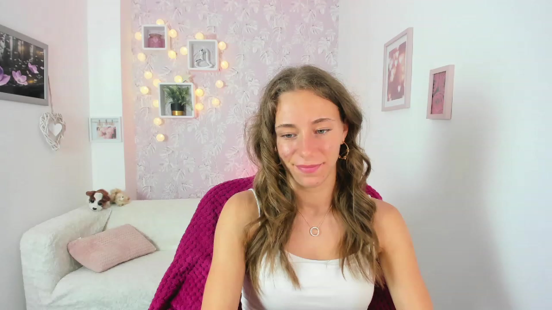 Gallery image thumbnail from Sasha_White18's myfreecams stream on, 06/12/2023, 17:06 image 18 of 20