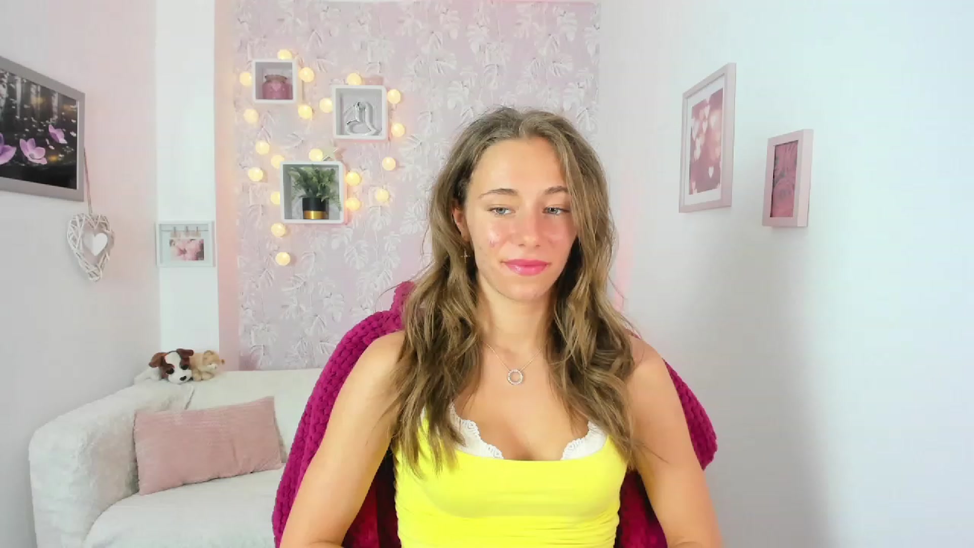 Gallery image thumbnail from Sasha_White18's myfreecams stream on, 06/13/2023, 15:48 image 7 of 20
