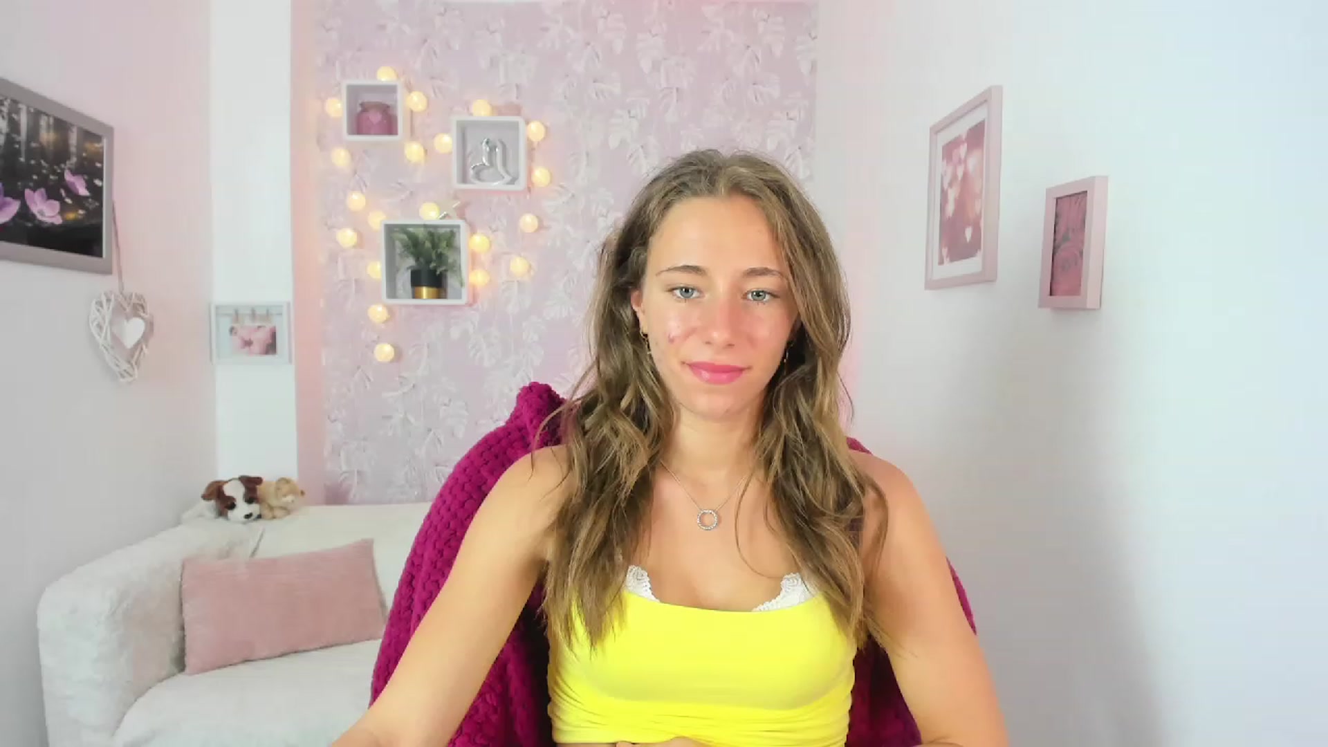 Gallery image thumbnail from Sasha_White18's myfreecams stream on, 06/13/2023, 15:48 image 15 of 20