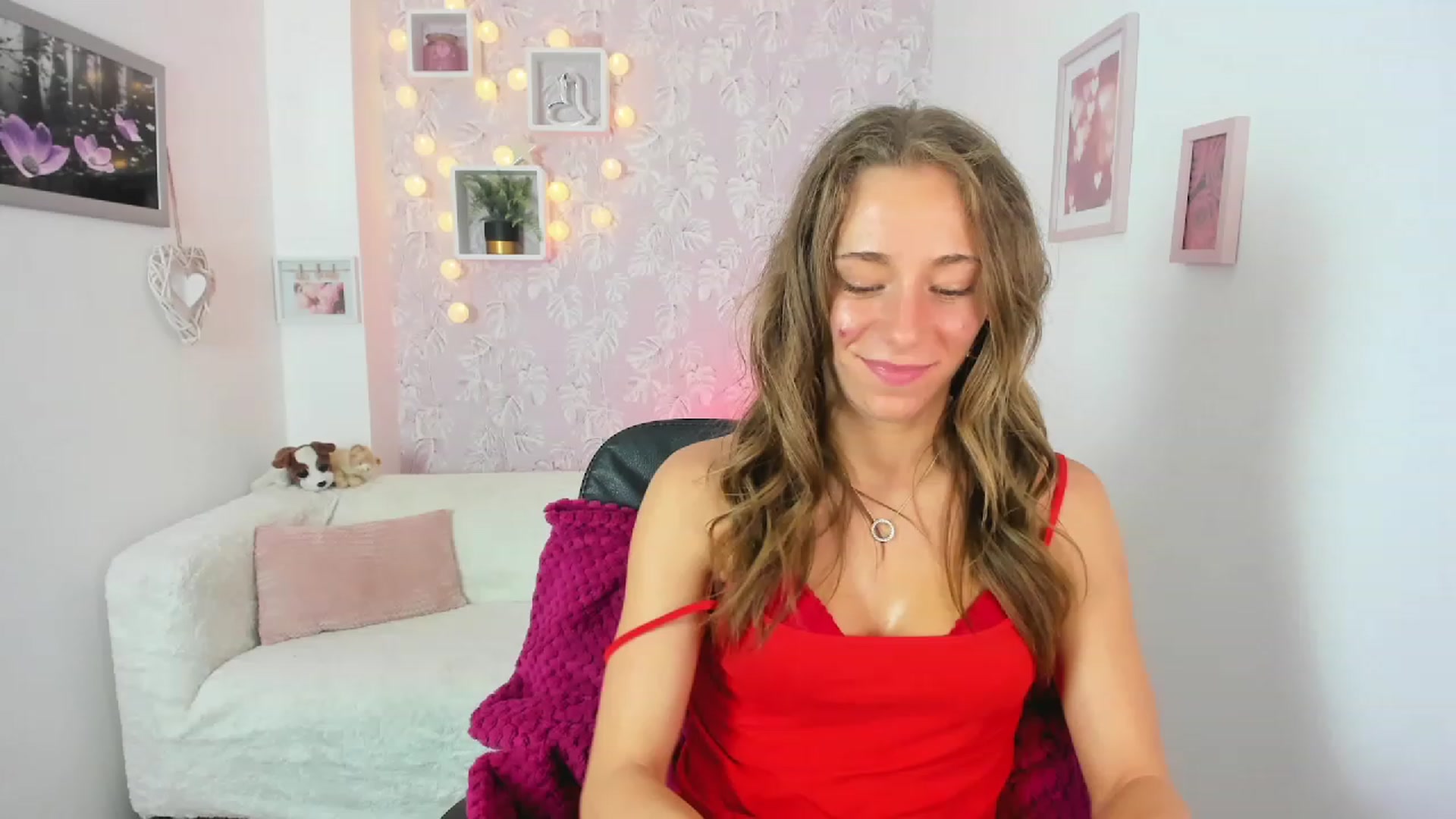 Gallery image thumbnail from Sasha_White18's myfreecams stream on, 06/14/2023, 15:17 image 13 of 20