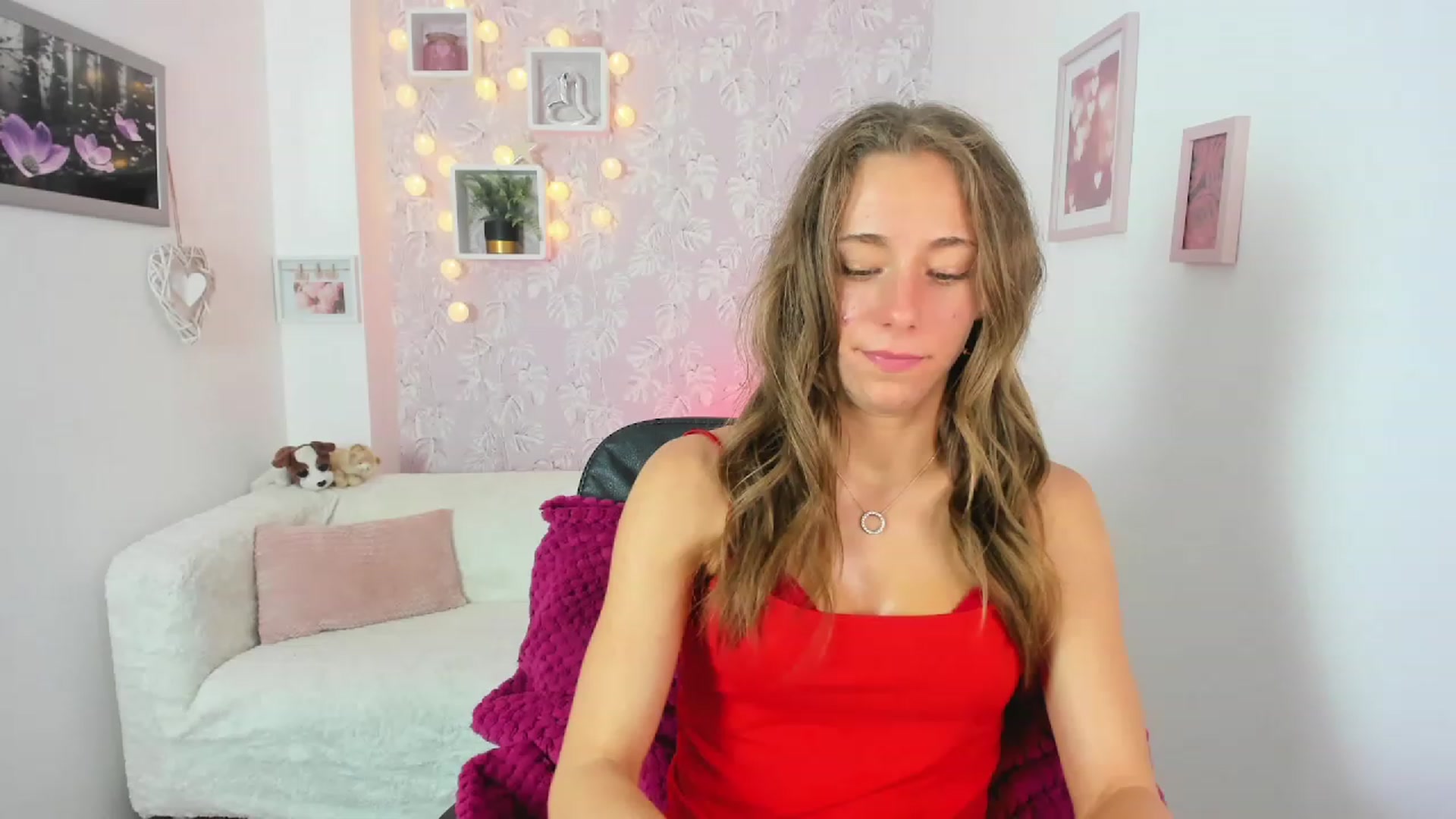 Gallery image thumbnail from Sasha_White18's myfreecams stream on, 06/14/2023, 15:17 image 4 of 20