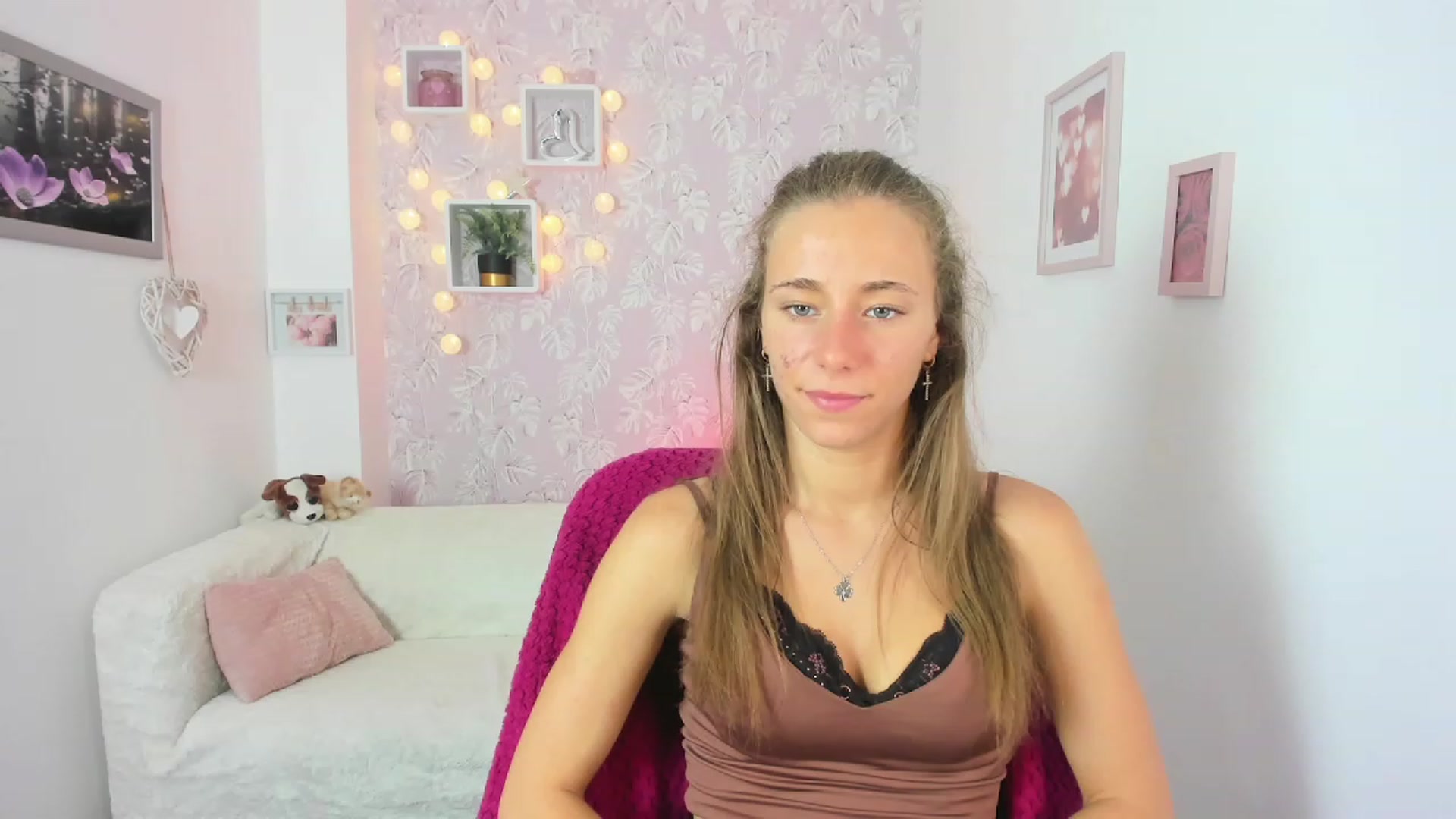 Gallery image thumbnail from Sasha_White18's myfreecams stream on, 06/15/2023, 14:29 image 5 of 20