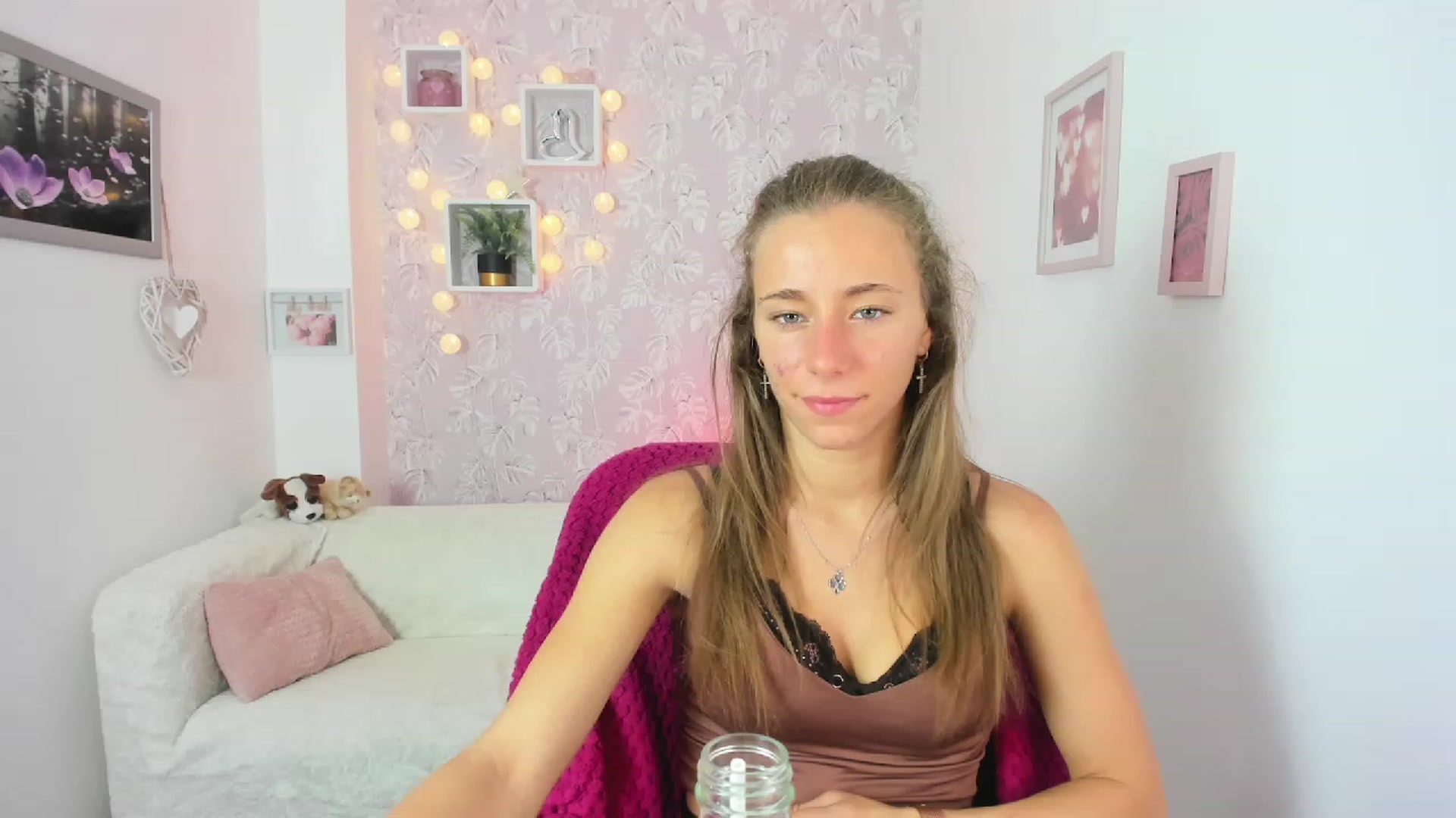 Gallery image thumbnail from Sasha_White18's myfreecams stream on, 06/15/2023, 14:29 image 4 of 20