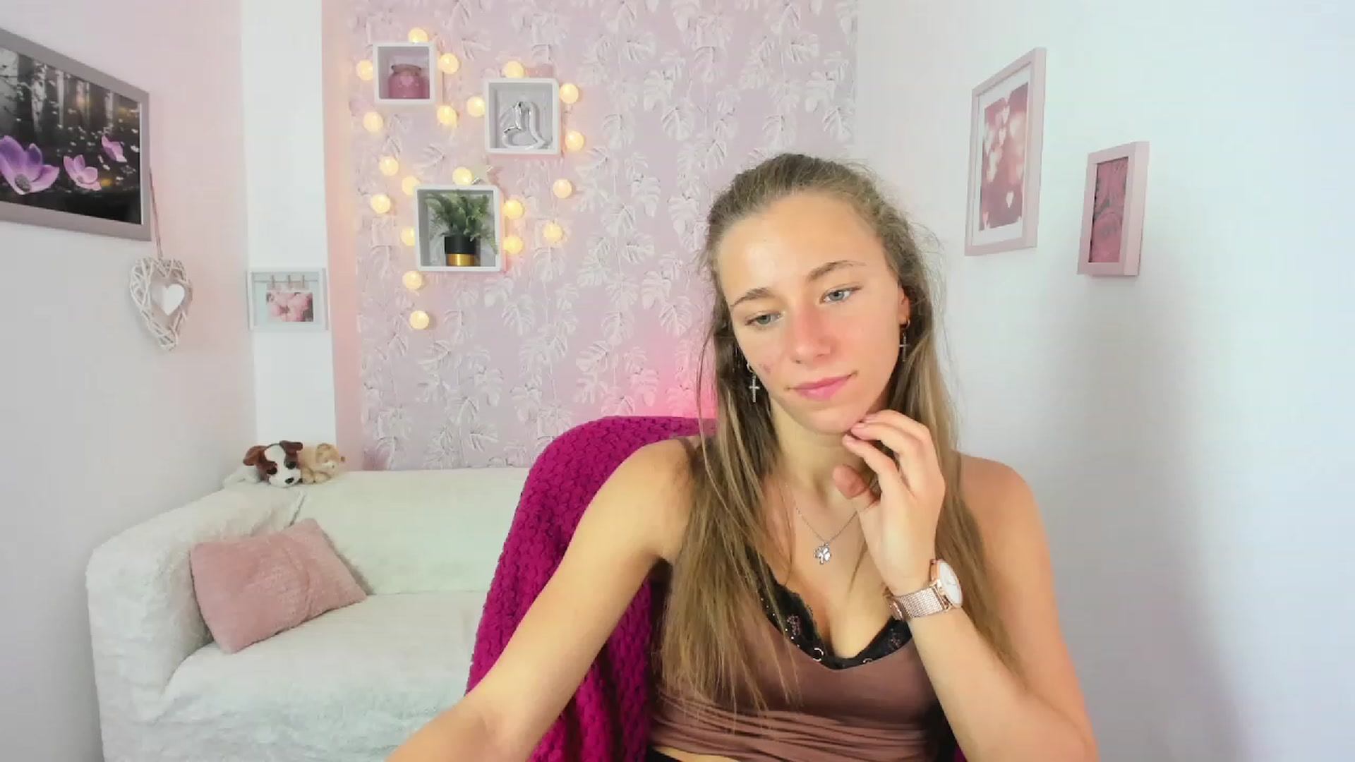 Gallery image thumbnail from Sasha_White18's myfreecams stream on, 06/15/2023, 14:29 image 6 of 20