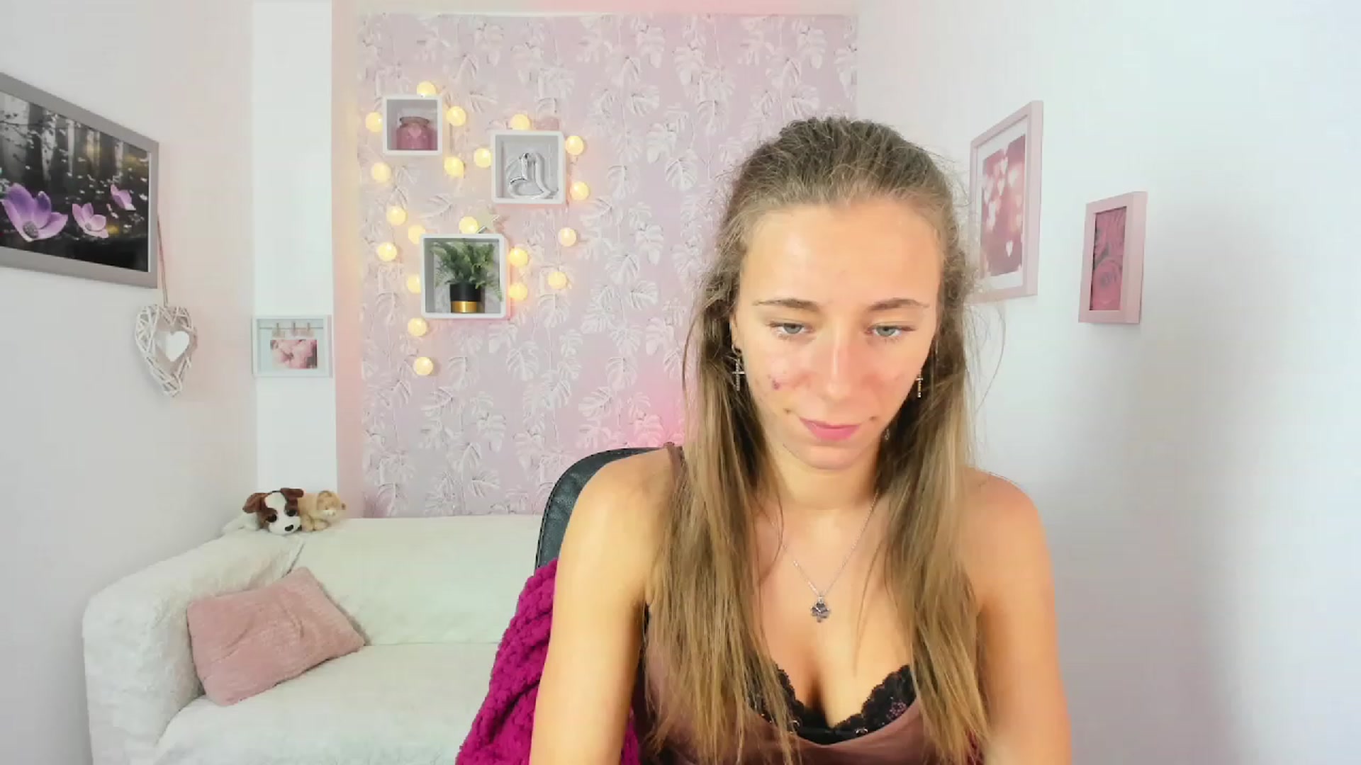 Gallery image thumbnail from Sasha_White18's myfreecams stream on, 06/15/2023, 16:23 image 11 of 20