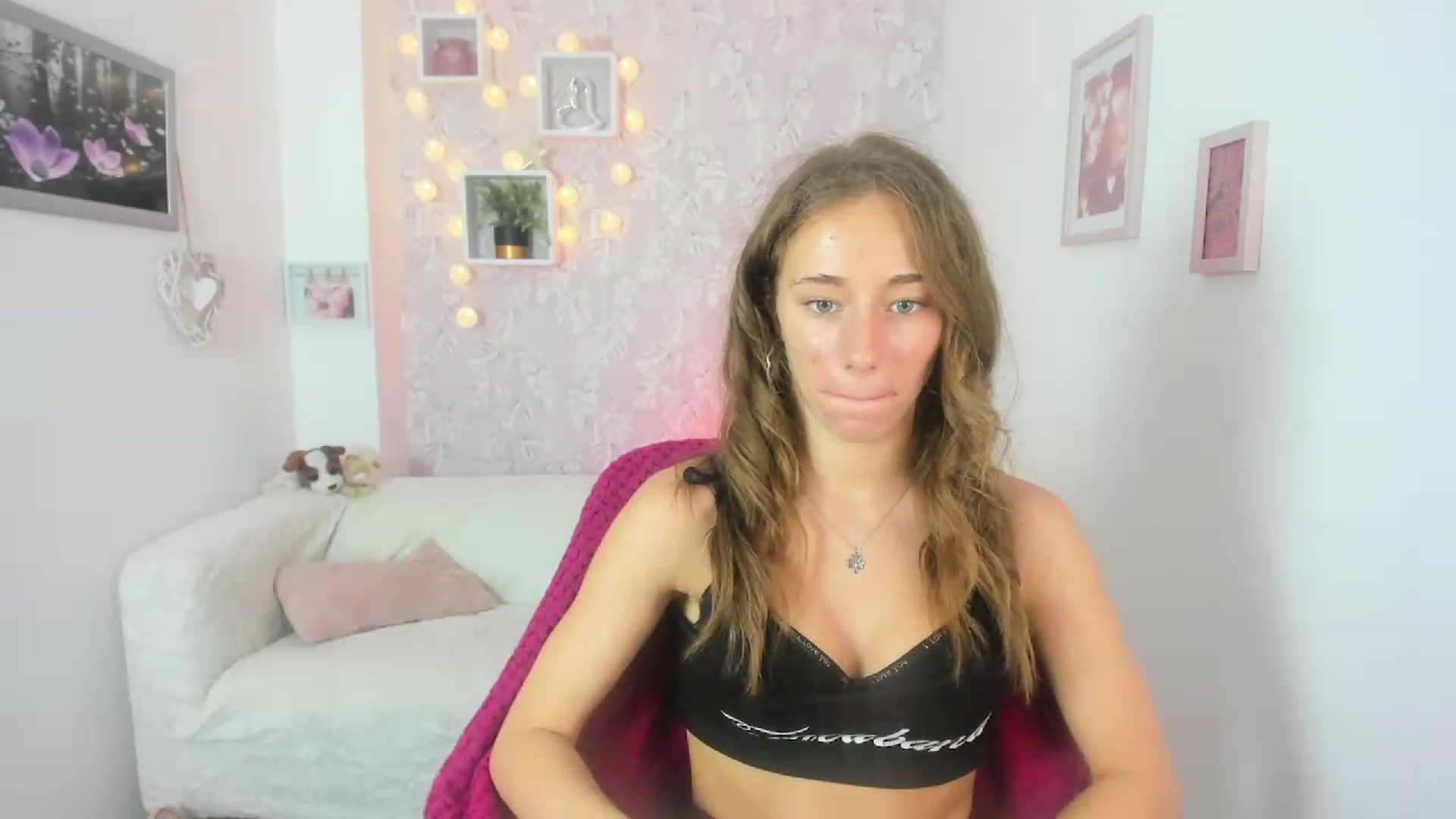 Gallery image thumbnail from Sasha_White18's myfreecams stream on, 07/03/2023, 10:49 image 13 of 20