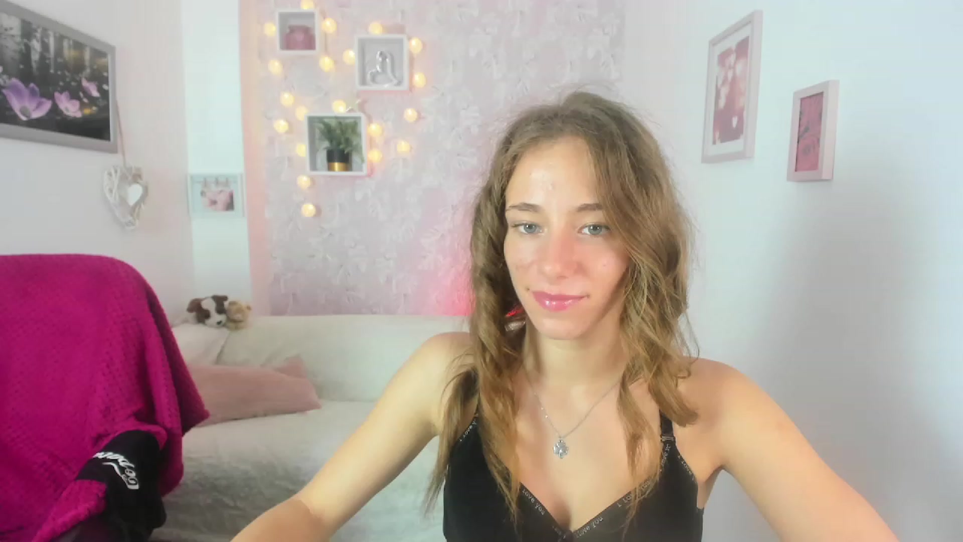 Gallery image thumbnail from Sasha_White18's myfreecams stream on, 07/03/2023, 12:55 image 14 of 20