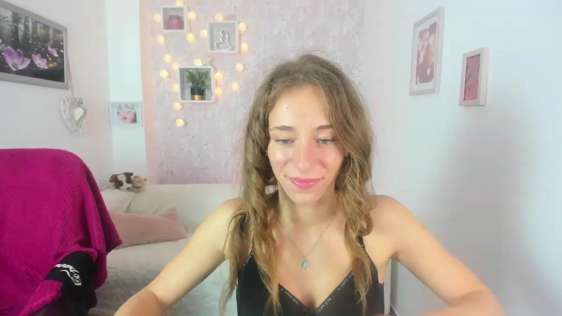 Gallery image thumbnail from Sasha_White18's myfreecams stream on, 07/03/2023, 12:55 image 12 of 20
