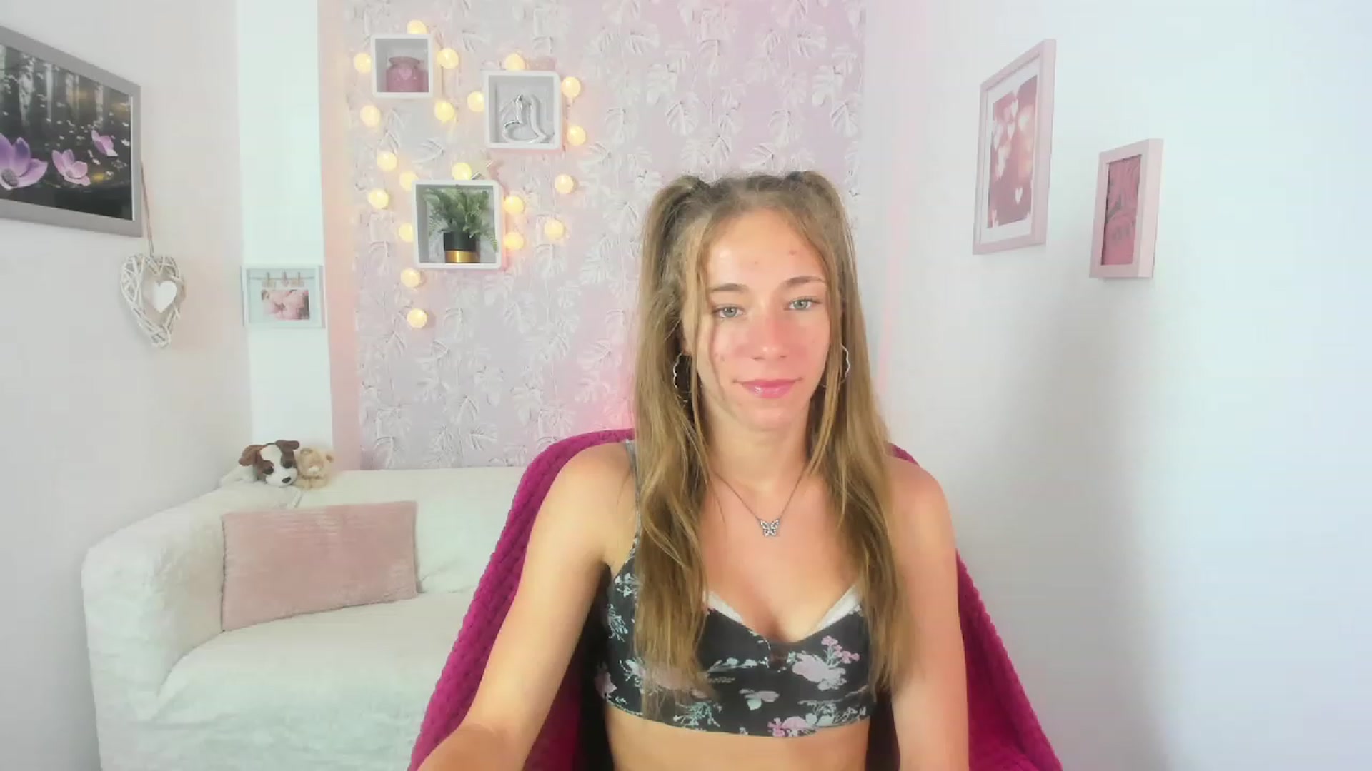 Gallery image thumbnail from Sasha_White18's myfreecams stream on, 07/12/2023, 09:47 image 12 of 20