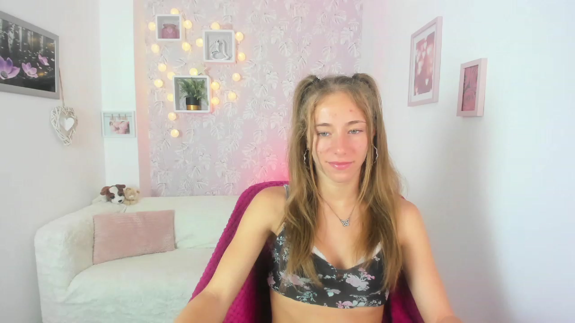 Gallery image thumbnail from Sasha_White18's myfreecams stream on, 07/12/2023, 09:47 image 8 of 20