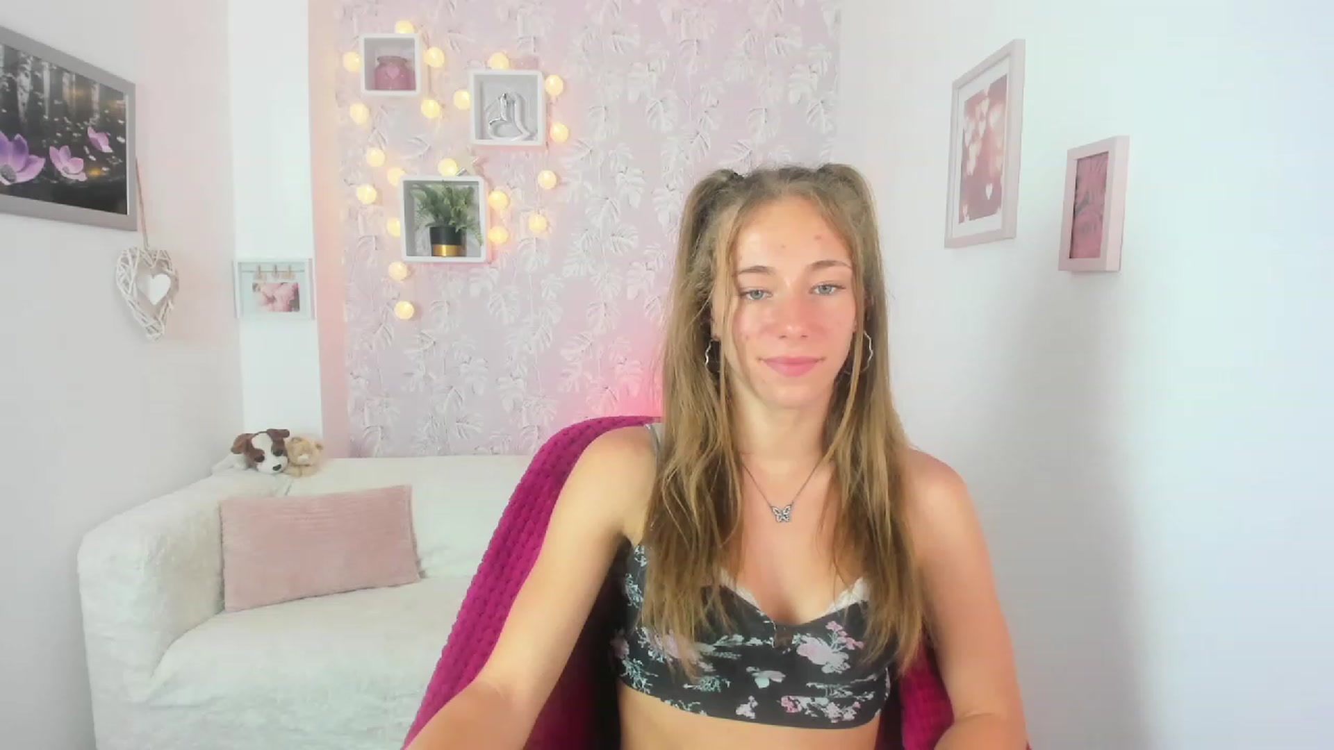 Gallery image thumbnail from Sasha_White18's myfreecams stream on, 07/12/2023, 11:32 image 20 of 20