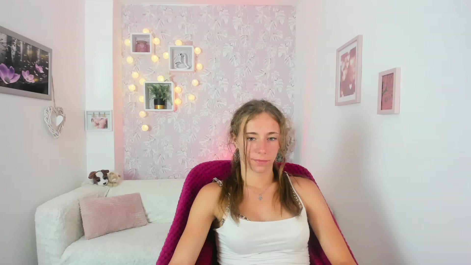 Gallery image thumbnail from Sasha_White18's myfreecams stream on, 07/18/2023, 18:18 image 14 of 20