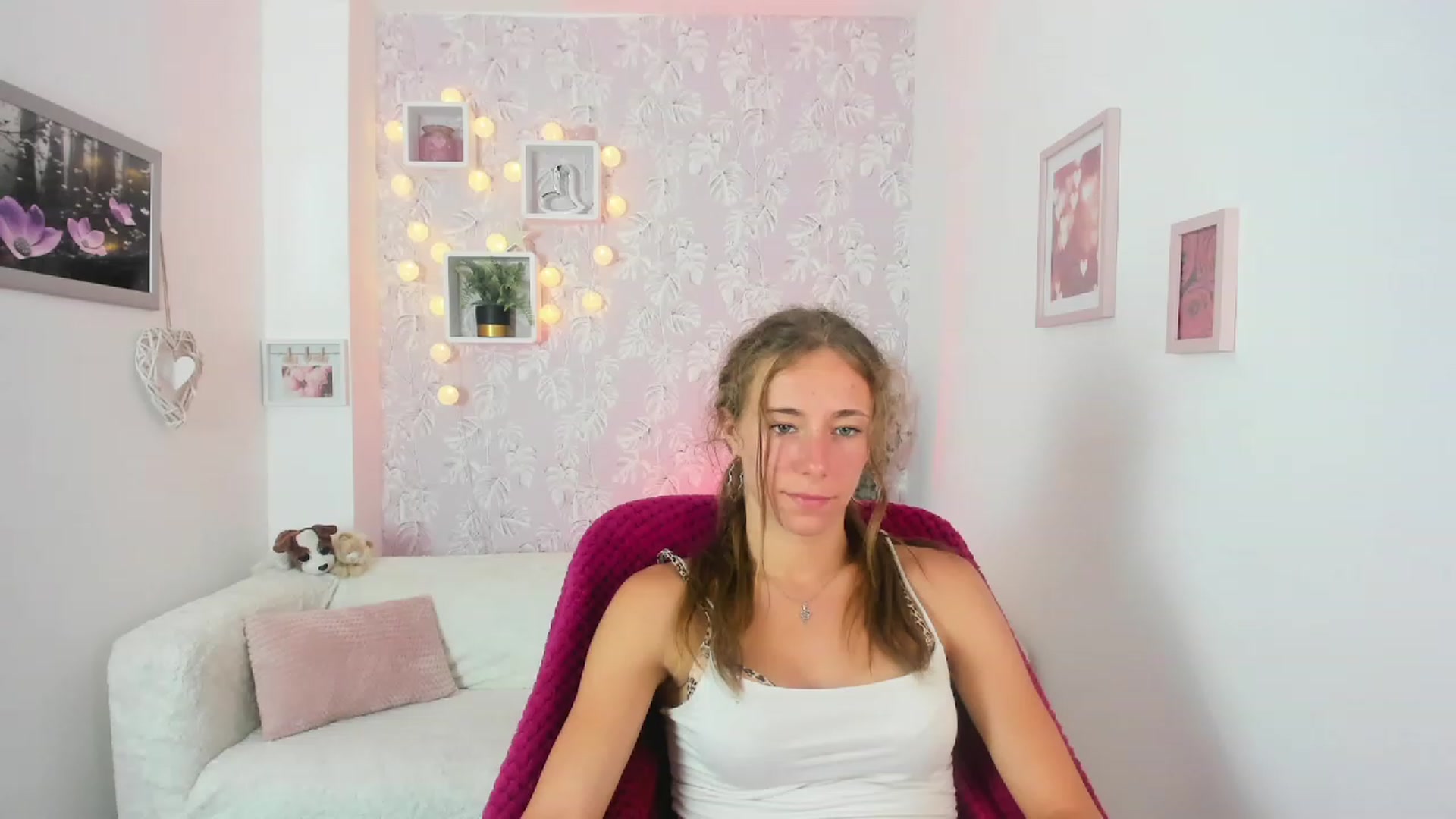 Gallery image thumbnail from Sasha_White18's myfreecams stream on, 07/18/2023, 18:18 image 13 of 20