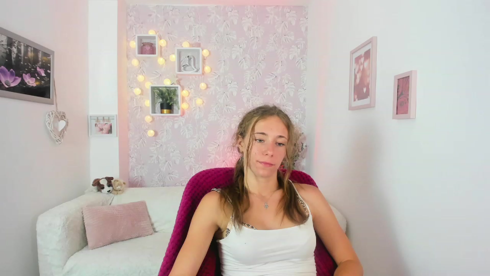 Gallery image thumbnail from Sasha_White18's myfreecams stream on, 07/18/2023, 18:18 image 17 of 20