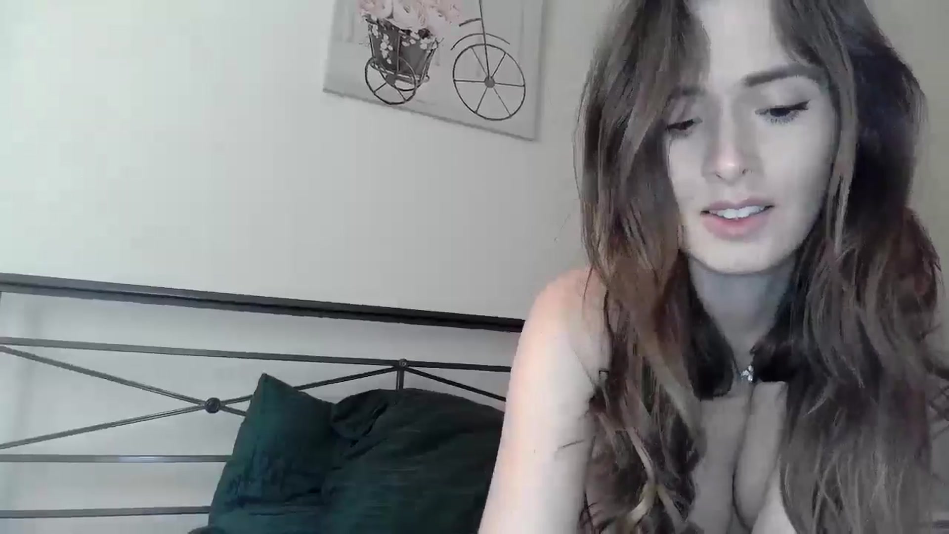 Gallery image thumbnail from Sashaaa's myfreecams stream on, 10/26/2025, 12:10 image 4 of 20