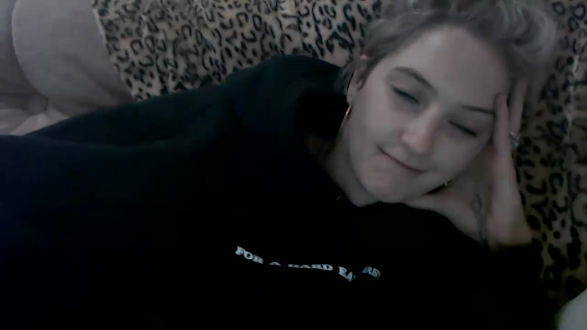 Gallery image thumbnail from Sashaaa5's myfreecams stream on, 04/21/2023, 05:50 image 18 of 20