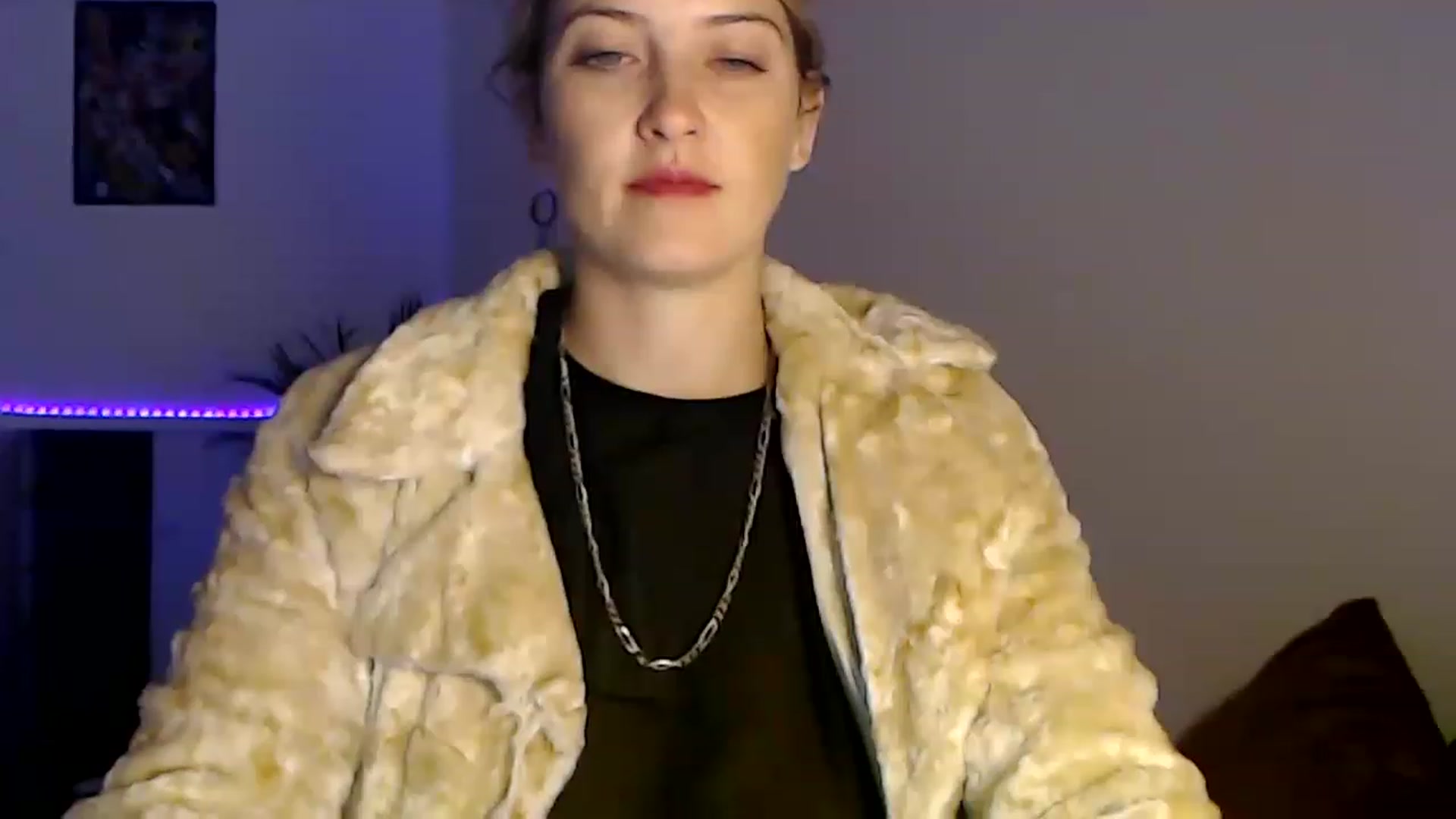 Gallery image thumbnail from Sashaaa5's myfreecams stream on, 04/27/2023, 05:03 image 10 of 20