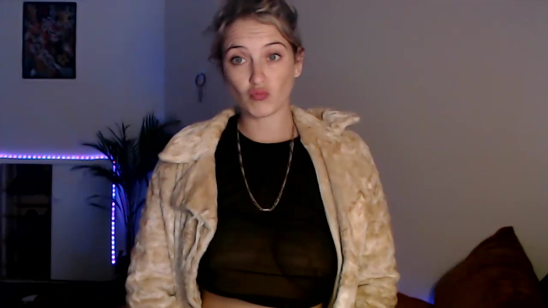 Gallery image thumbnail from Sashaaa5's myfreecams stream on, 04/27/2023, 05:03 image 8 of 20