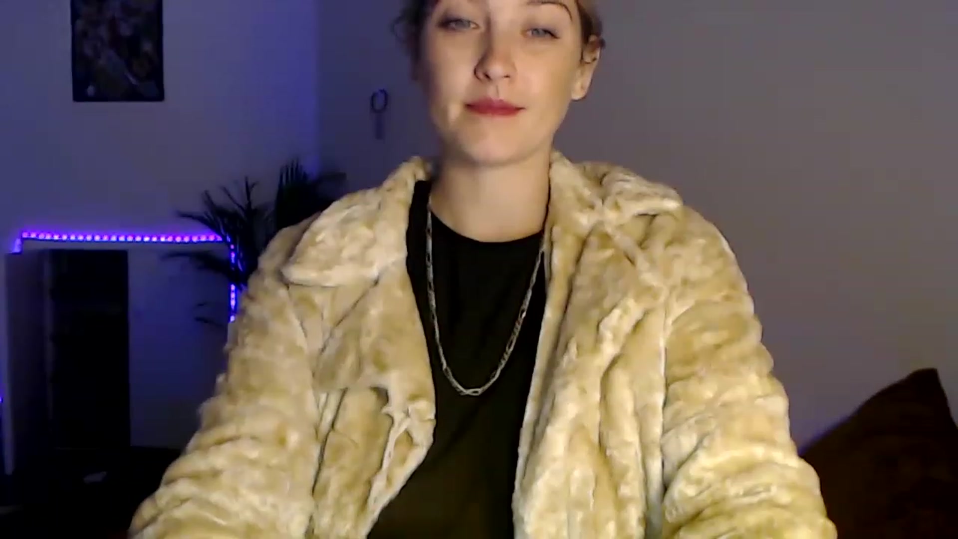 Gallery image thumbnail from Sashaaa5's myfreecams stream on, 04/27/2023, 05:03 image 15 of 20