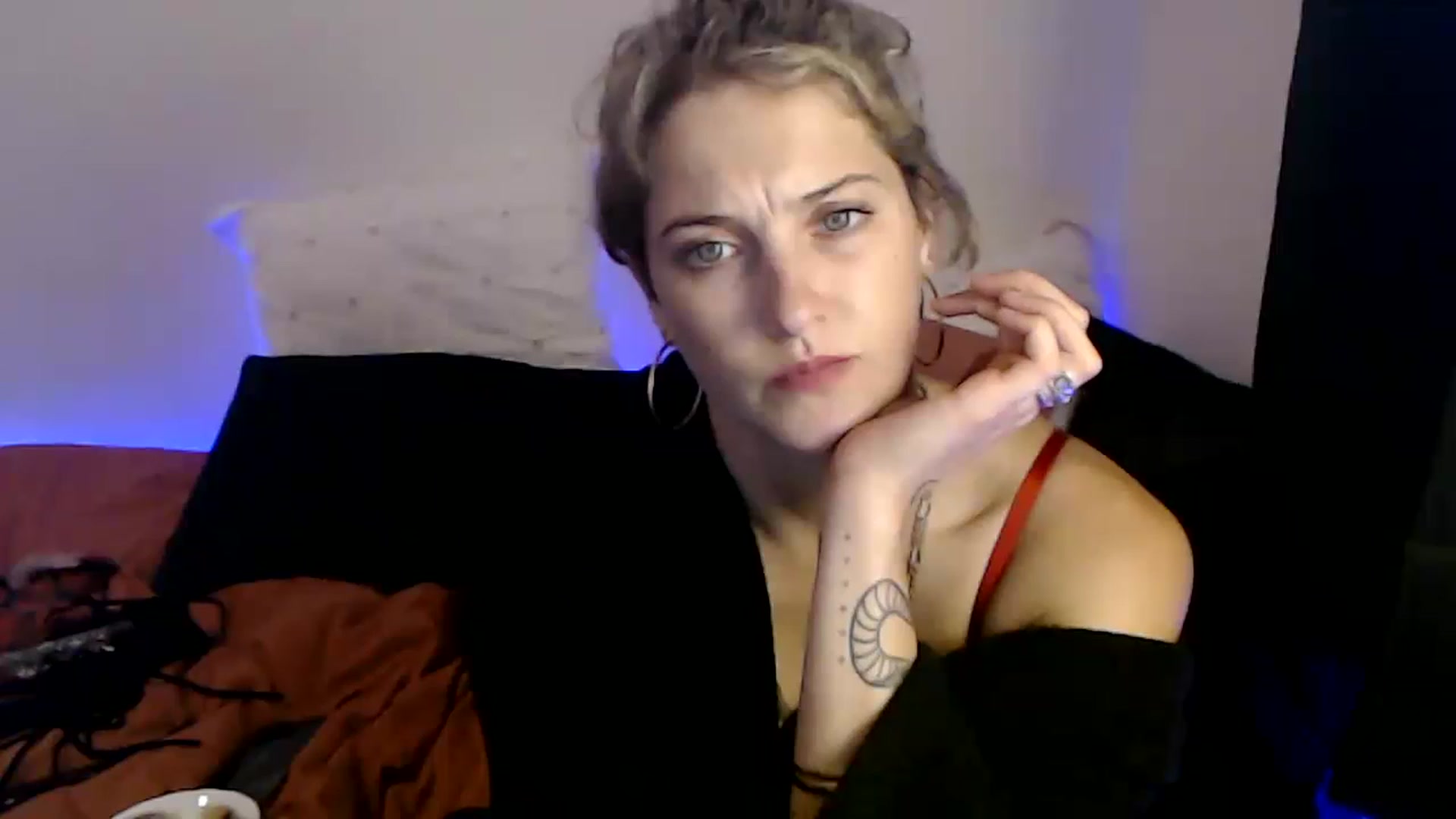 Gallery image thumbnail from Sashaaa5's myfreecams stream on, 05/02/2023, 06:29 image 4 of 20