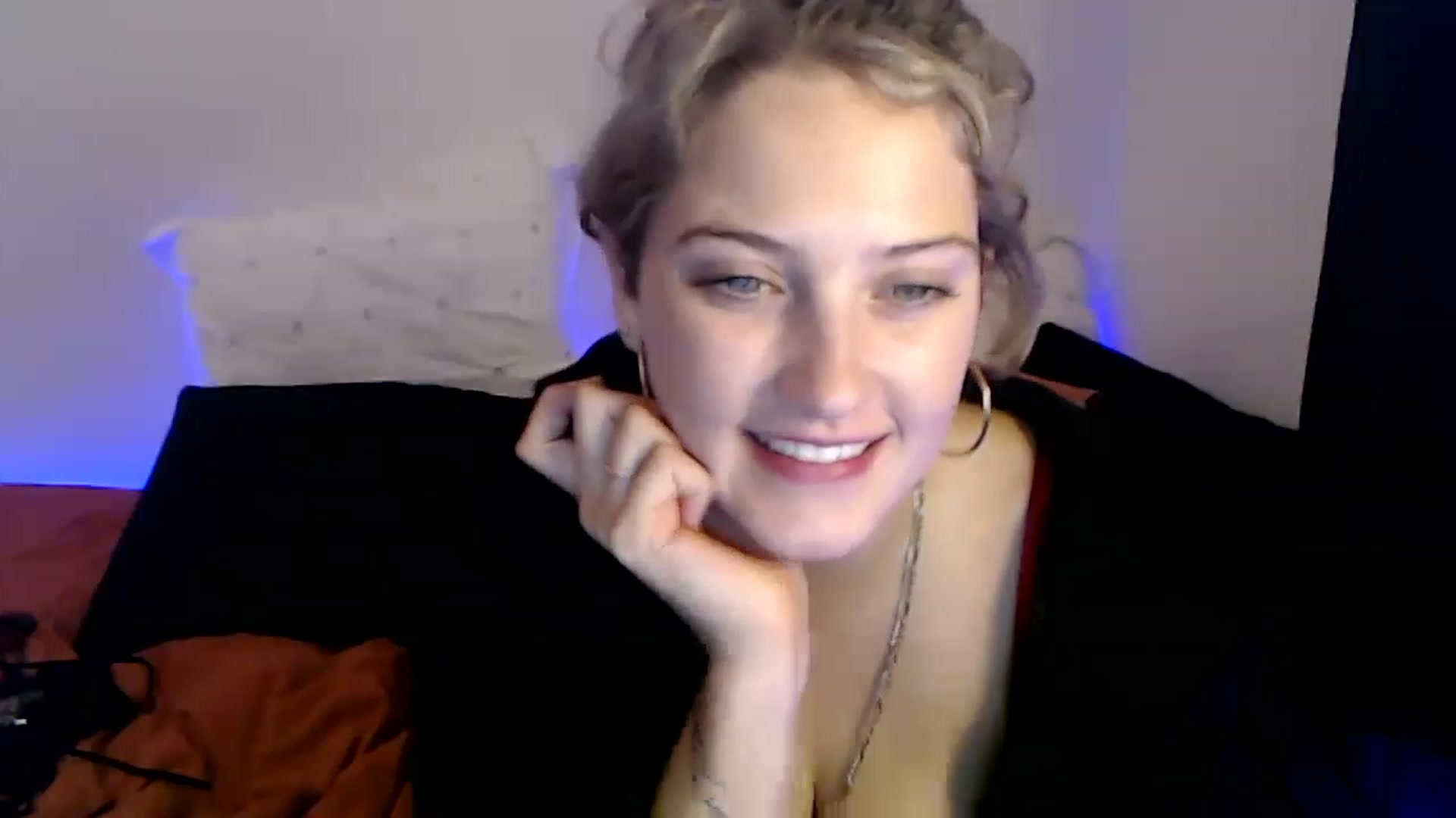 Gallery image thumbnail from Sashaaa5's myfreecams stream on, 05/02/2023, 06:29 image 14 of 20