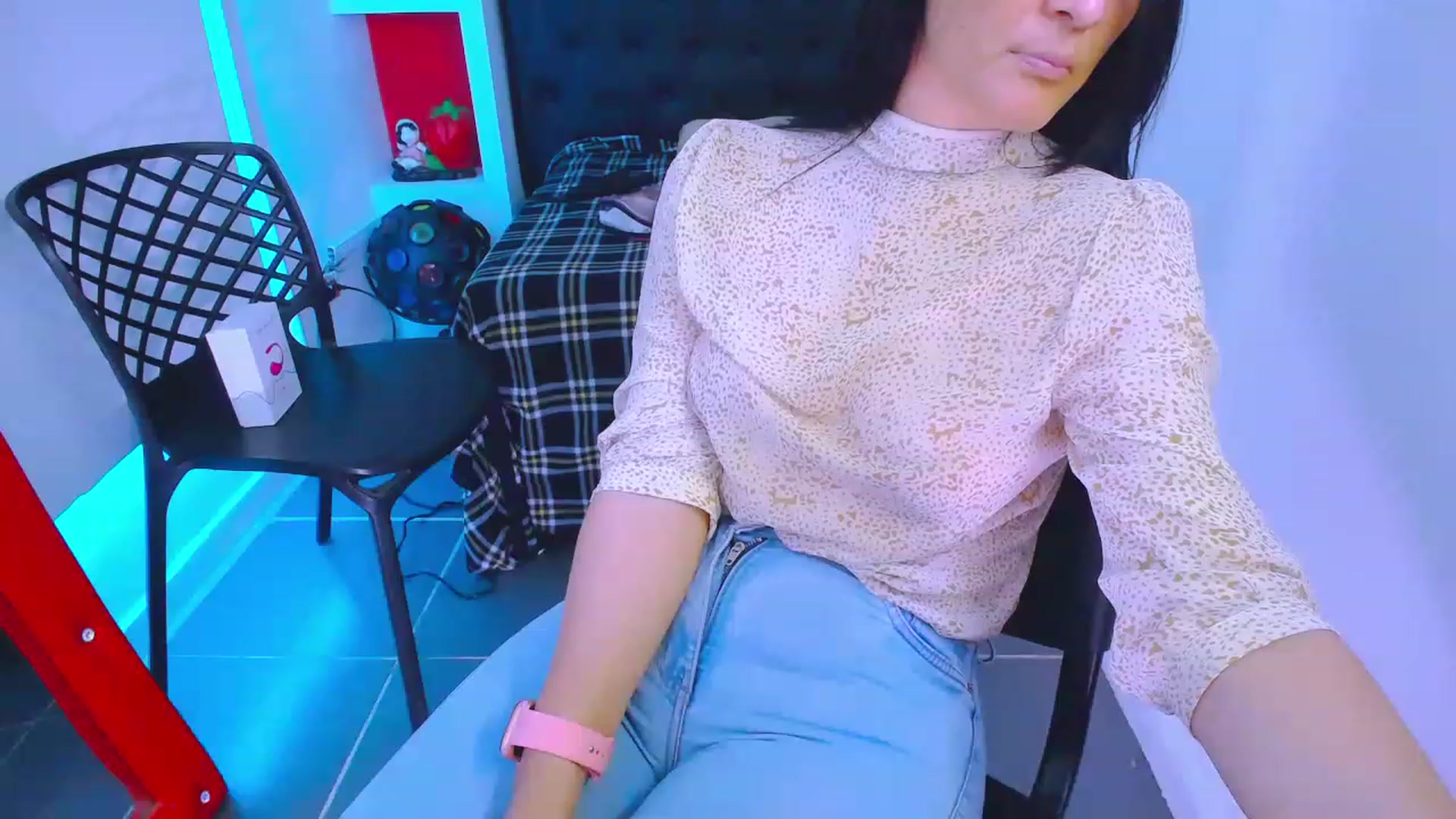 Gallery image thumbnail from Sashabreck's myfreecams stream on, 07/13/2023, 16:20 image 4 of 20