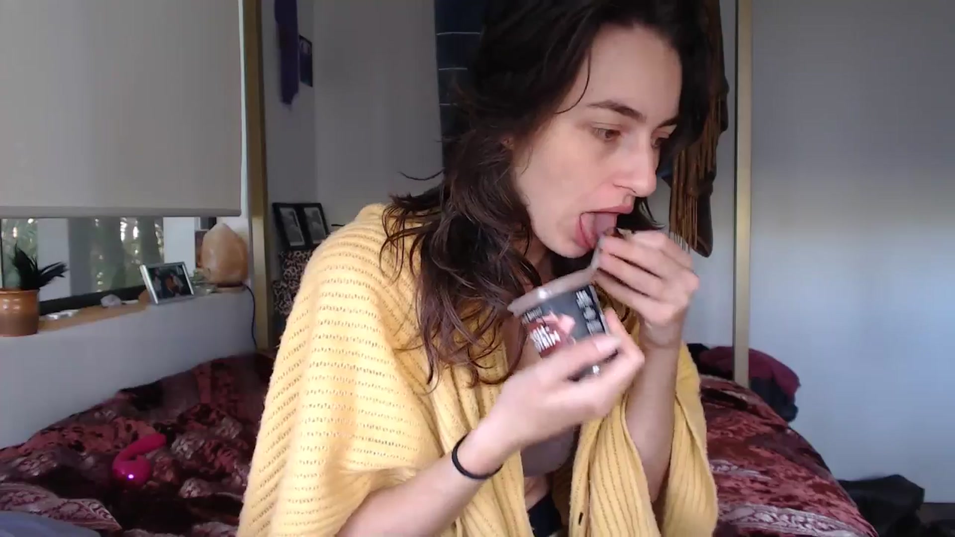Gallery image thumbnail from Saskia's myfreecams stream on, 05/26/2025, 04:15 image 6 of 20