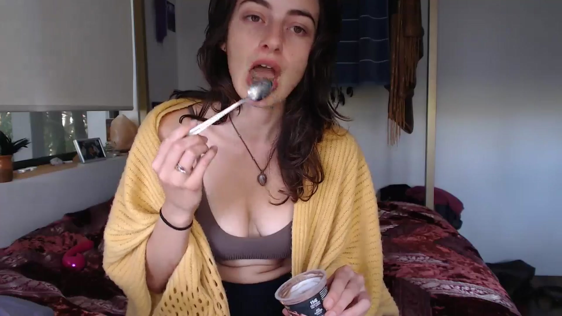 Gallery image thumbnail from Saskia's myfreecams stream on, 05/26/2025, 04:15 image 9 of 20