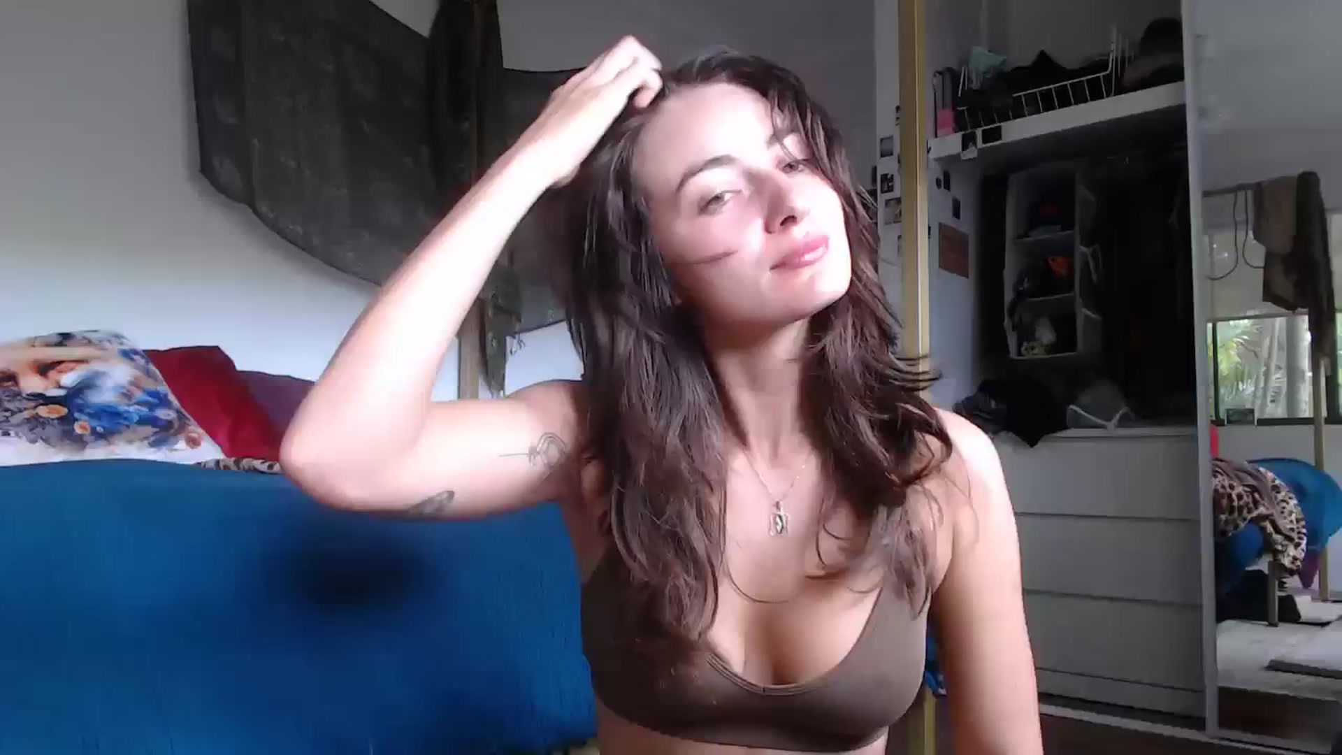 Gallery image thumbnail from Saskia's myfreecams stream on, 12/17/2025, 24:15 image 1 of 20