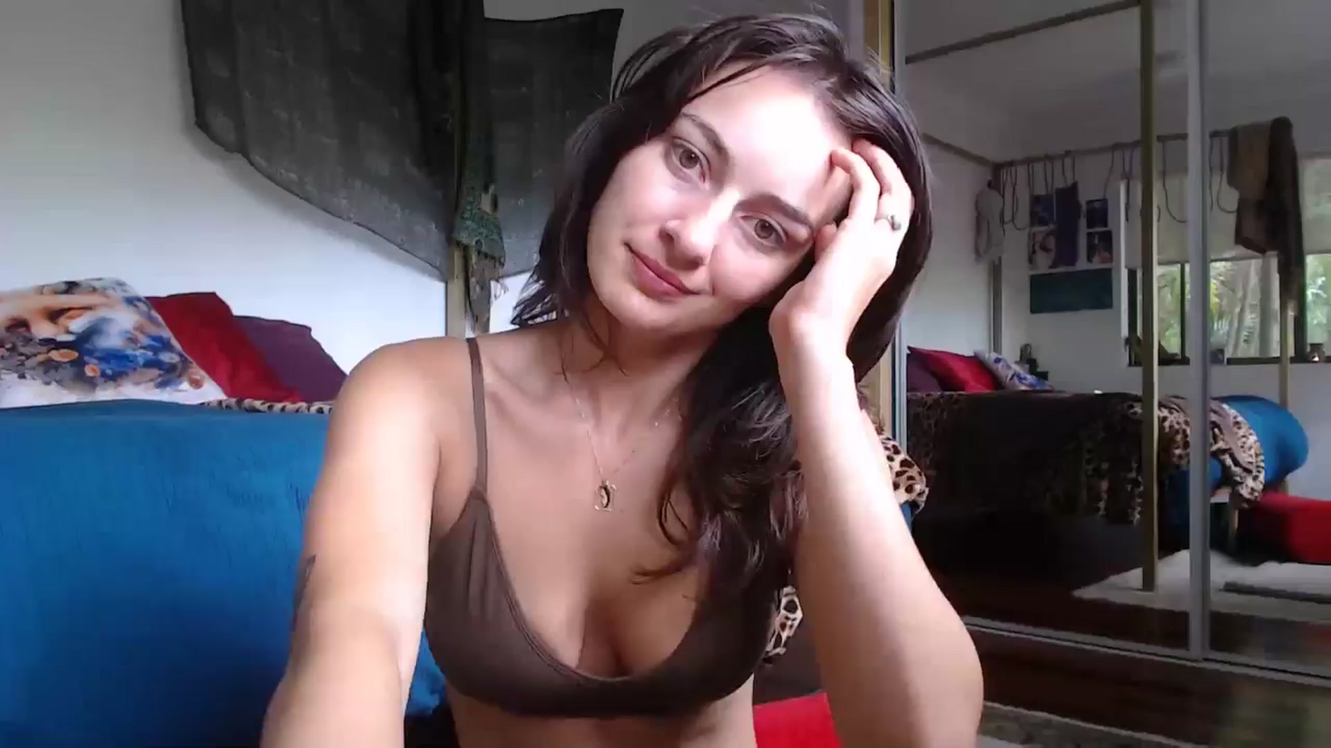Gallery image thumbnail from Saskia's myfreecams stream on, 12/17/2025, 24:15 image 14 of 20