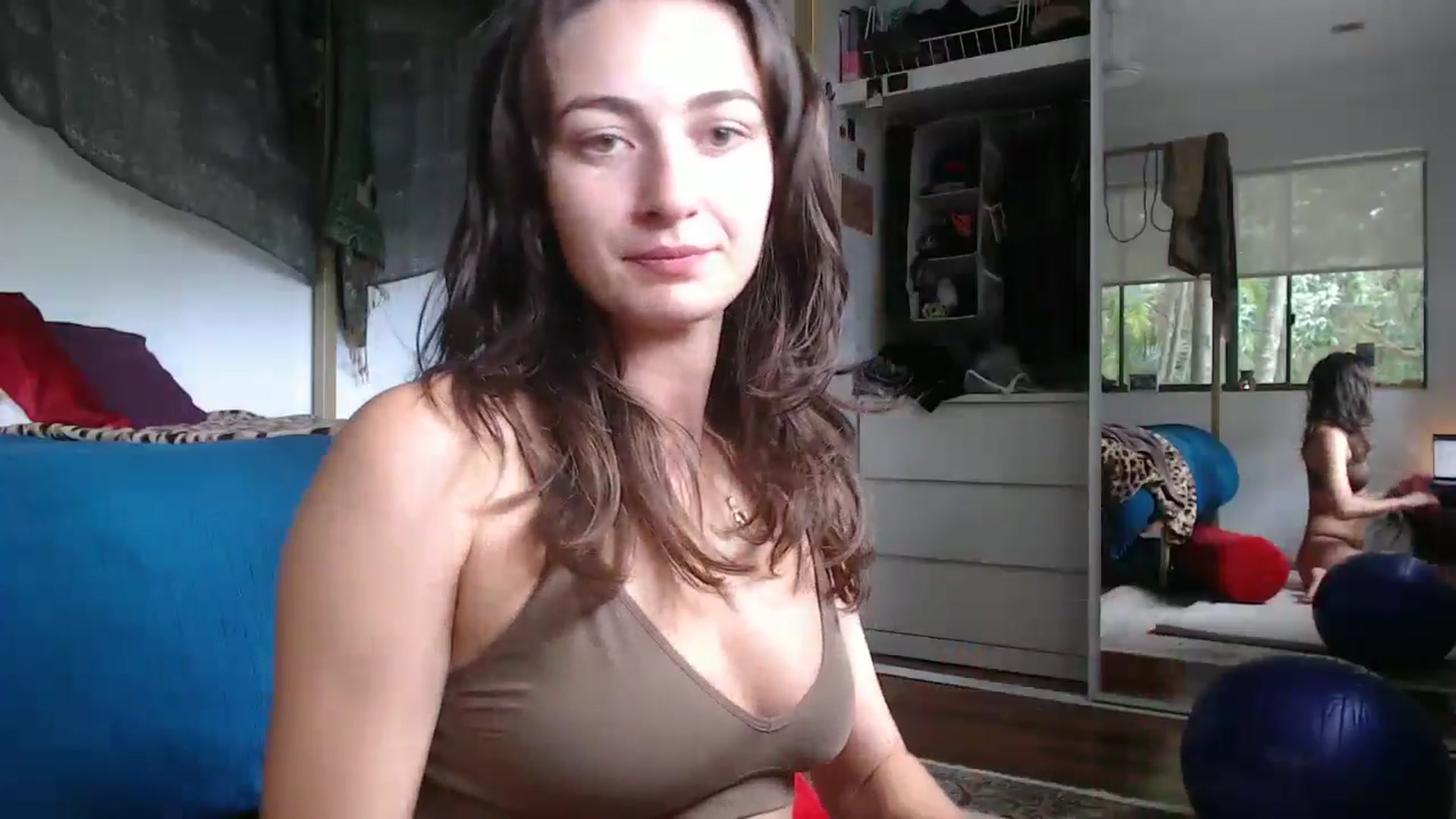 Gallery image thumbnail from Saskia's myfreecams stream on, 12/17/2025, 24:15 image 6 of 20