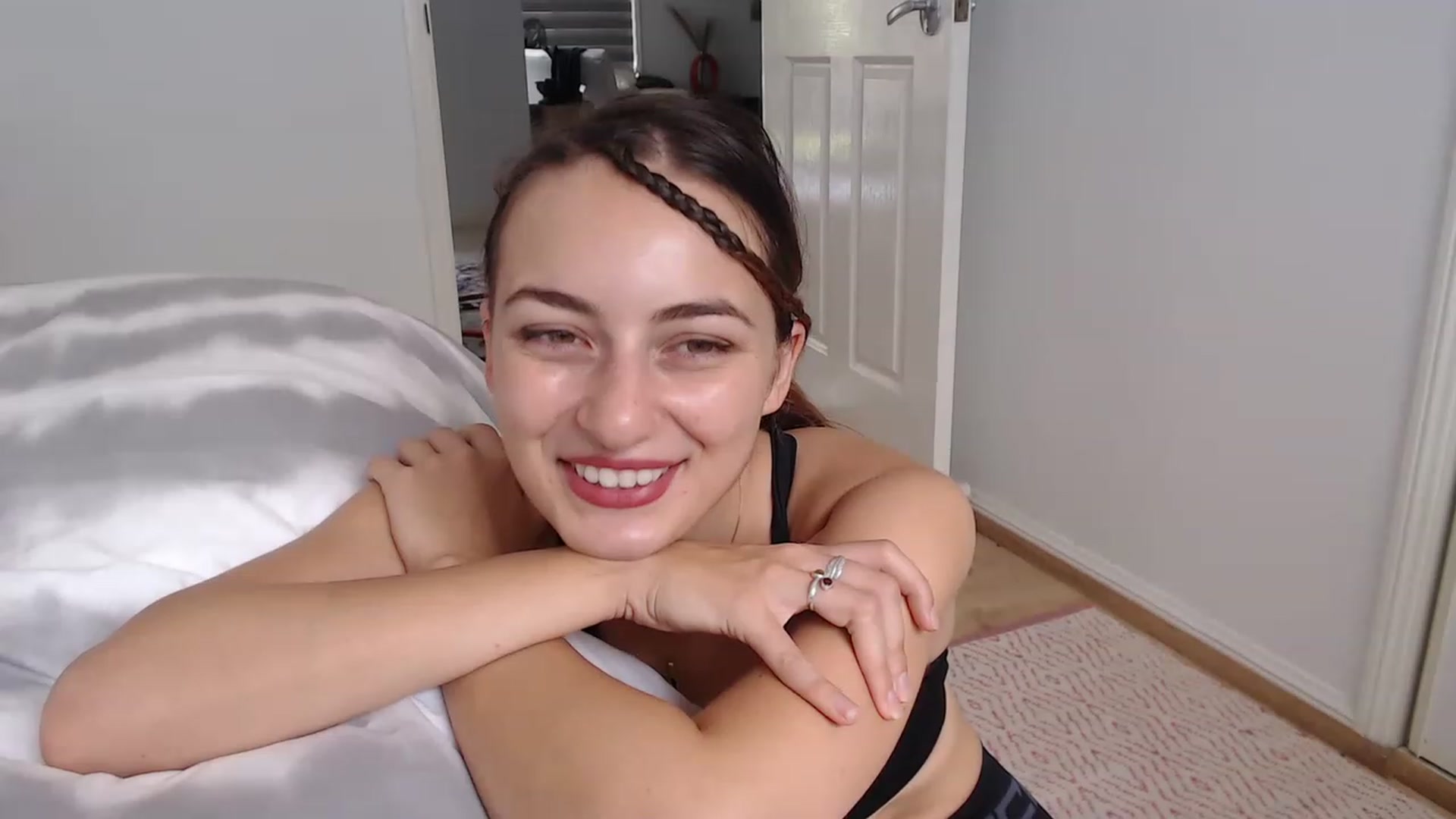 Gallery image thumbnail from Saskiia's myfreecams stream on, 02/15/2023, 24:56 image 18 of 20