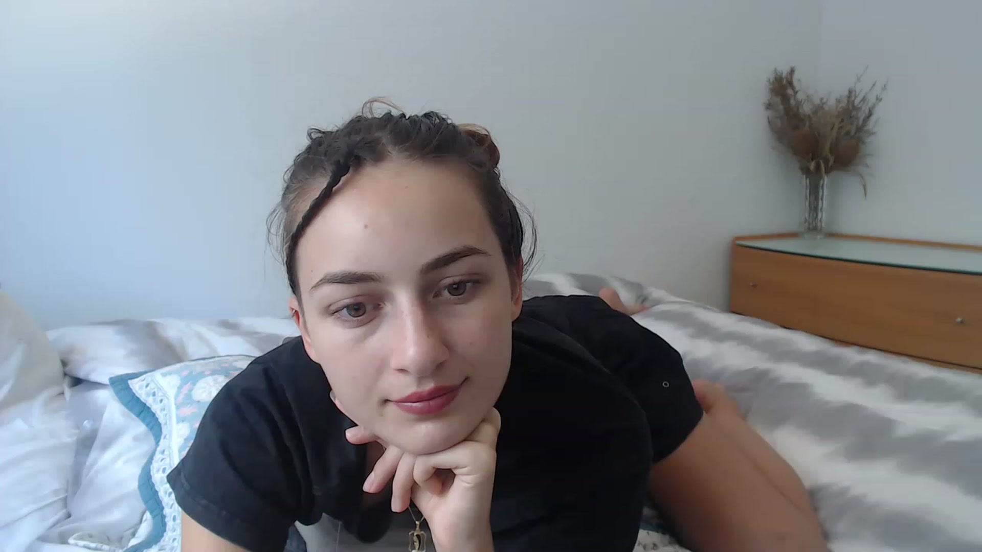 Gallery image thumbnail from Saskiia's myfreecams stream on, 02/18/2023, 03:32 image 6 of 20