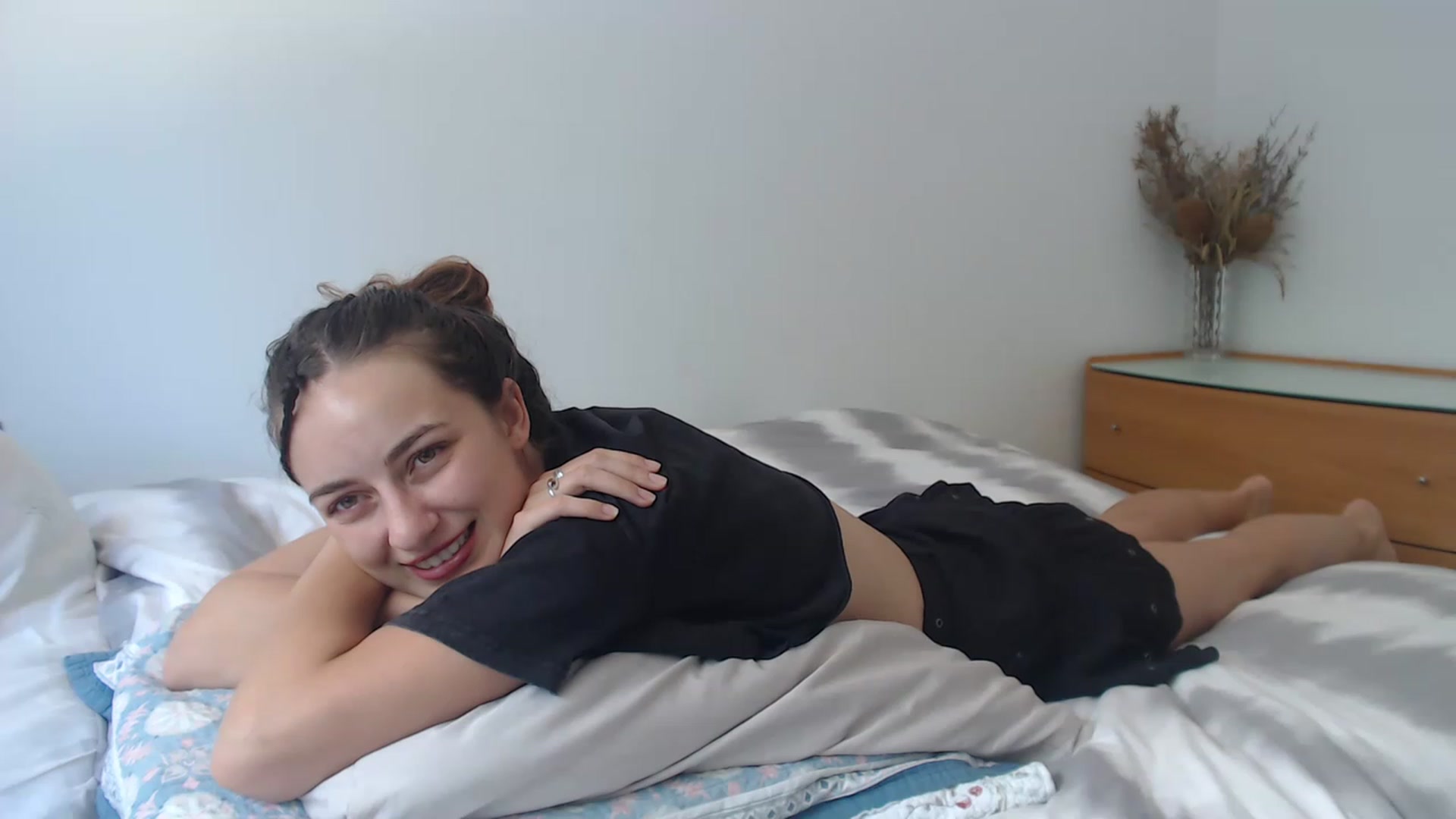 Gallery image thumbnail from Saskiia's myfreecams stream on, 02/18/2023, 03:32 image 7 of 20