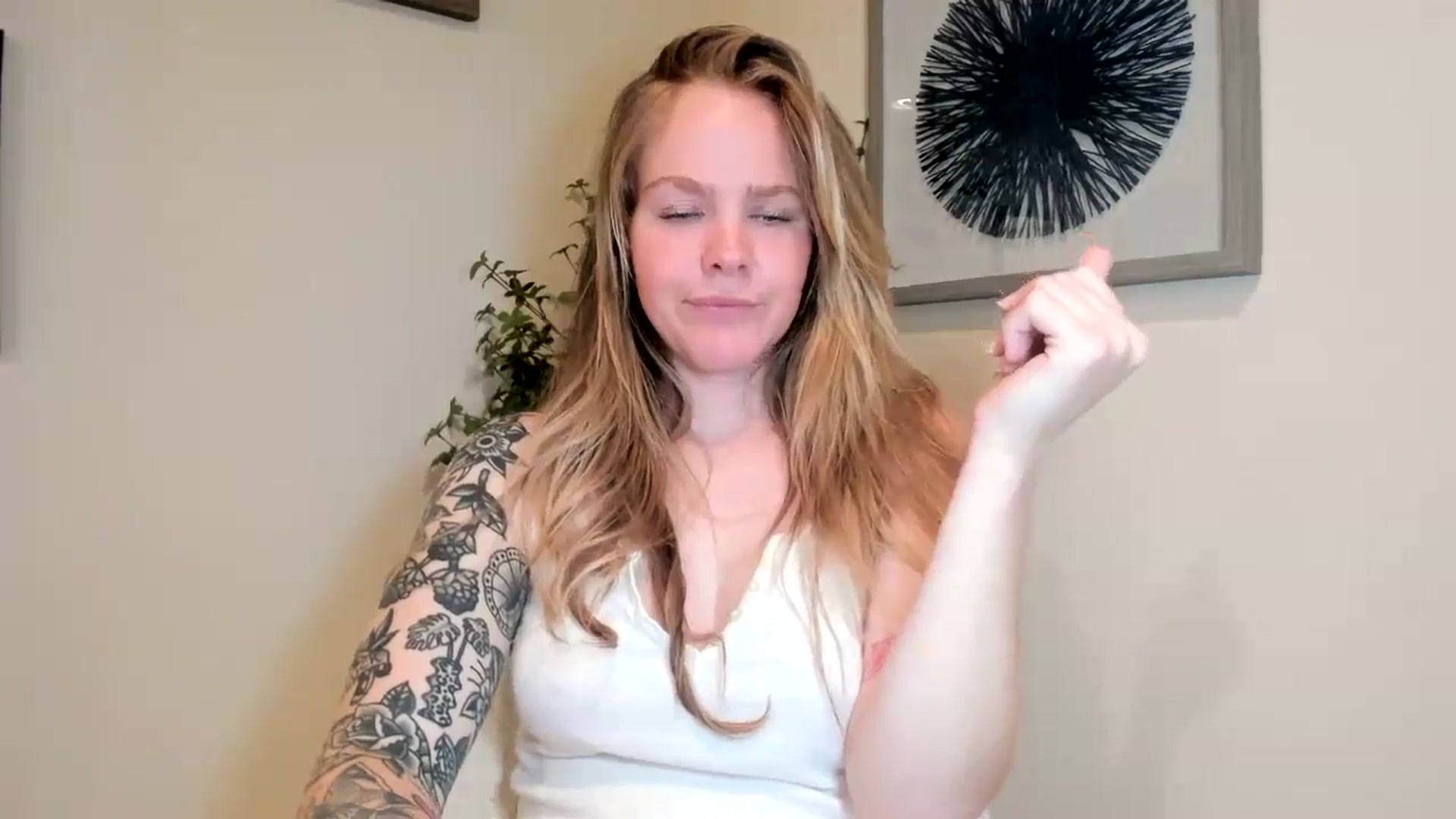 Gallery image thumbnail from Sasssykassy's myfreecams stream on, 05/18/2024, 01:16 image 2 of 20