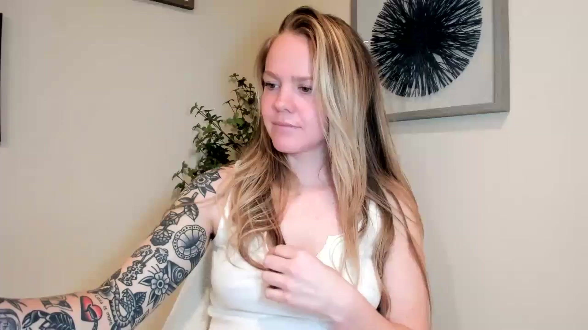 Gallery image thumbnail from Sasssykassy's myfreecams stream on, 05/18/2024, 01:16 image 1 of 20