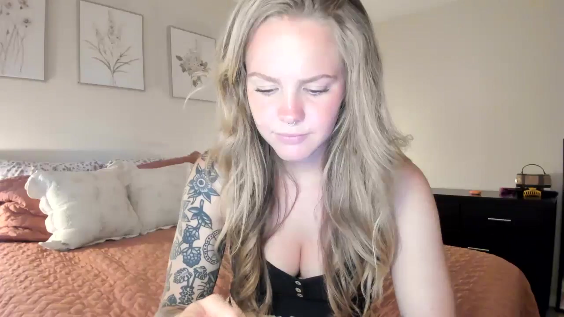 Gallery image thumbnail from Sasssykassy's myfreecams stream on, 08/08/2024, 01:59 image 18 of 20
