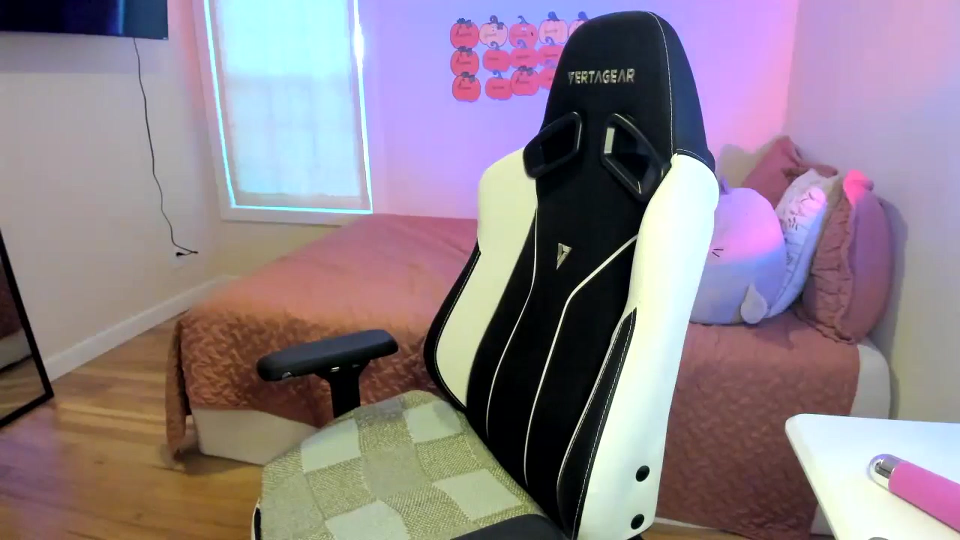 Gallery image thumbnail from Sasssykassy's myfreecams stream on, 10/14/2024, 24:59 image 18 of 20