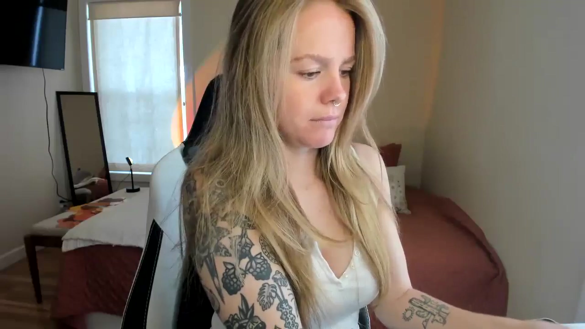 Gallery image thumbnail from Sasssykassy's myfreecams stream on, 10/31/2024, 21:02 image 6 of 20