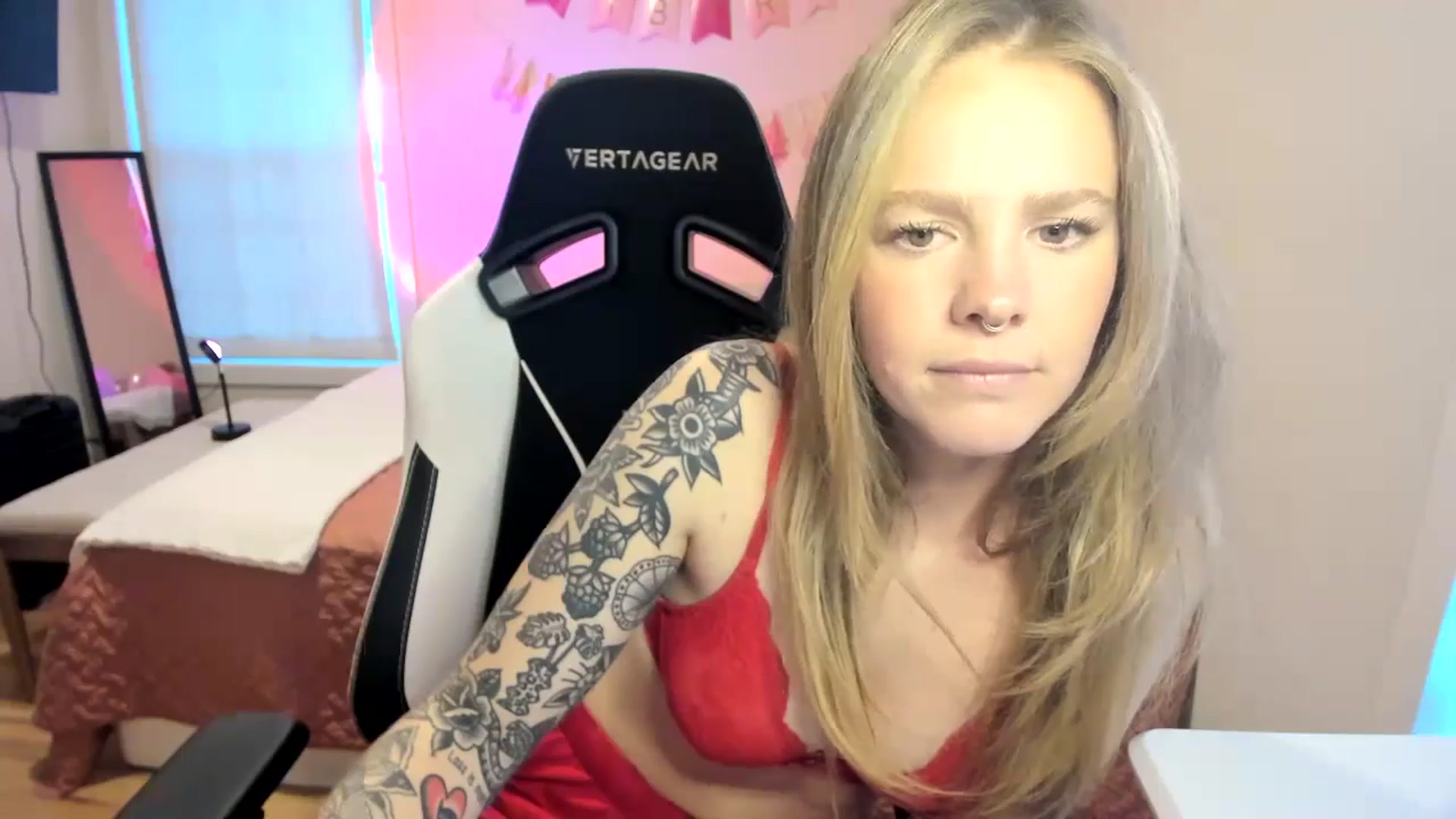Gallery image thumbnail from Sasssykassy's myfreecams stream on, 11/14/2024, 24:33 image 3 of 20
