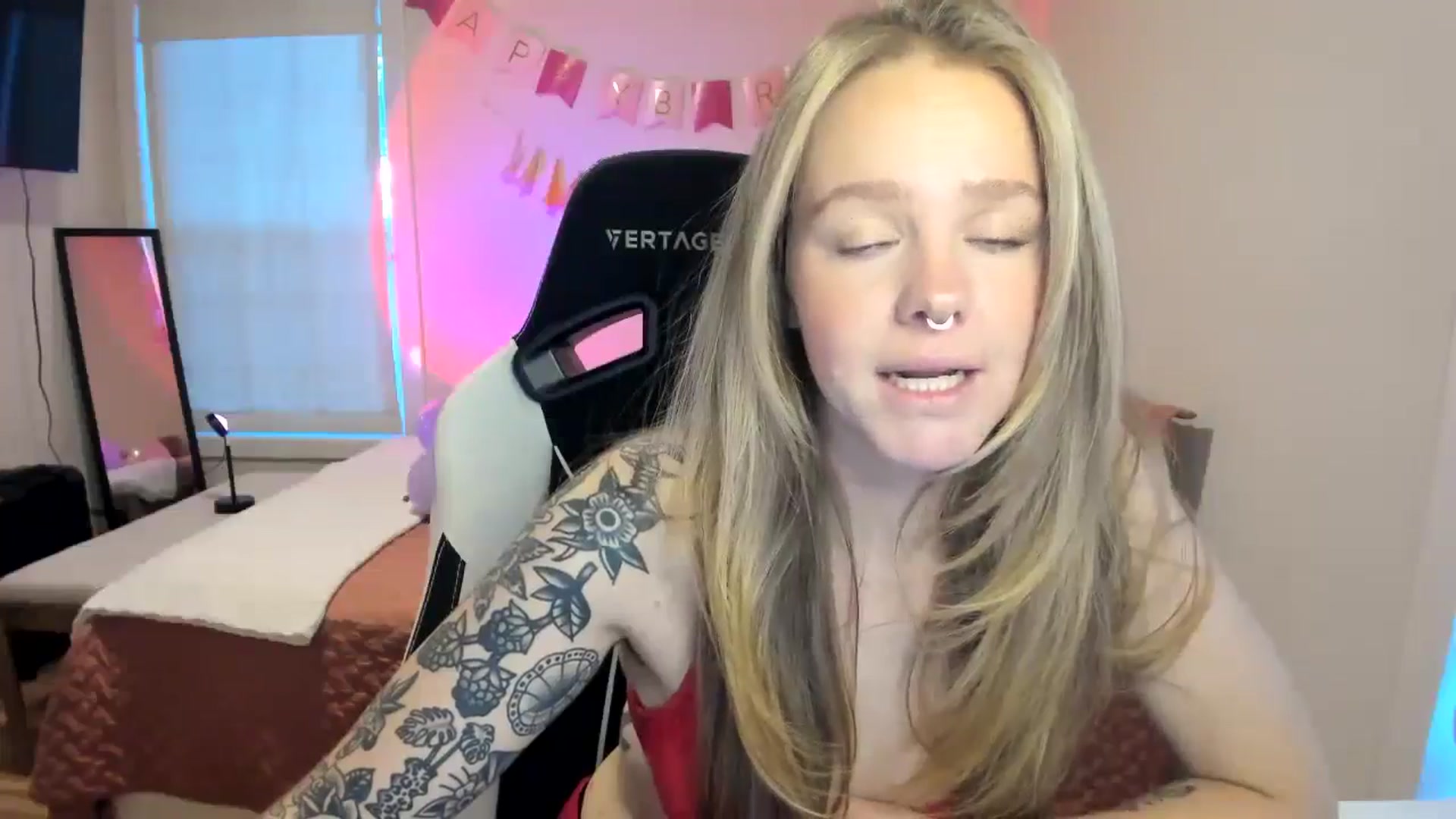 Gallery image thumbnail from Sasssykassy's myfreecams stream on, 11/14/2024, 24:33 image 17 of 20