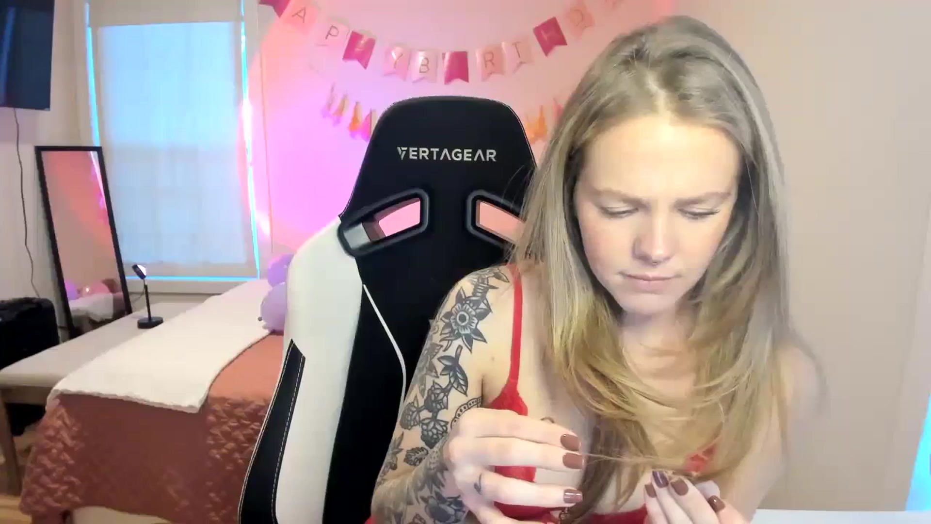 Gallery image thumbnail from Sasssykassy's myfreecams stream on, 11/14/2024, 24:33 image 14 of 20