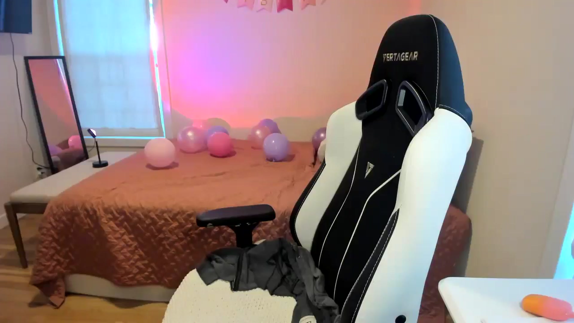 Gallery image thumbnail from Sasssykassy's myfreecams stream on, 11/22/2024, 23:35 image 17 of 20