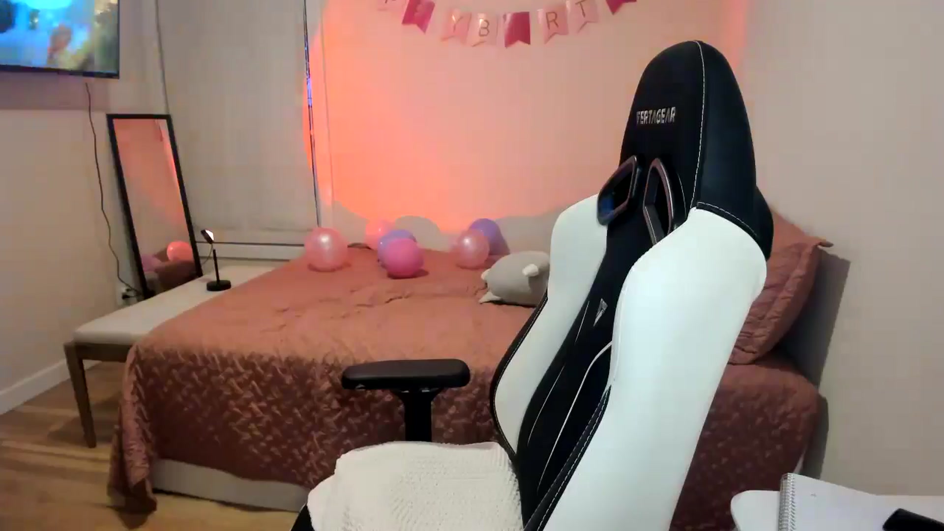 Gallery image thumbnail from Sasssykassy's myfreecams stream on, 11/27/2024, 01:14 image 5 of 20