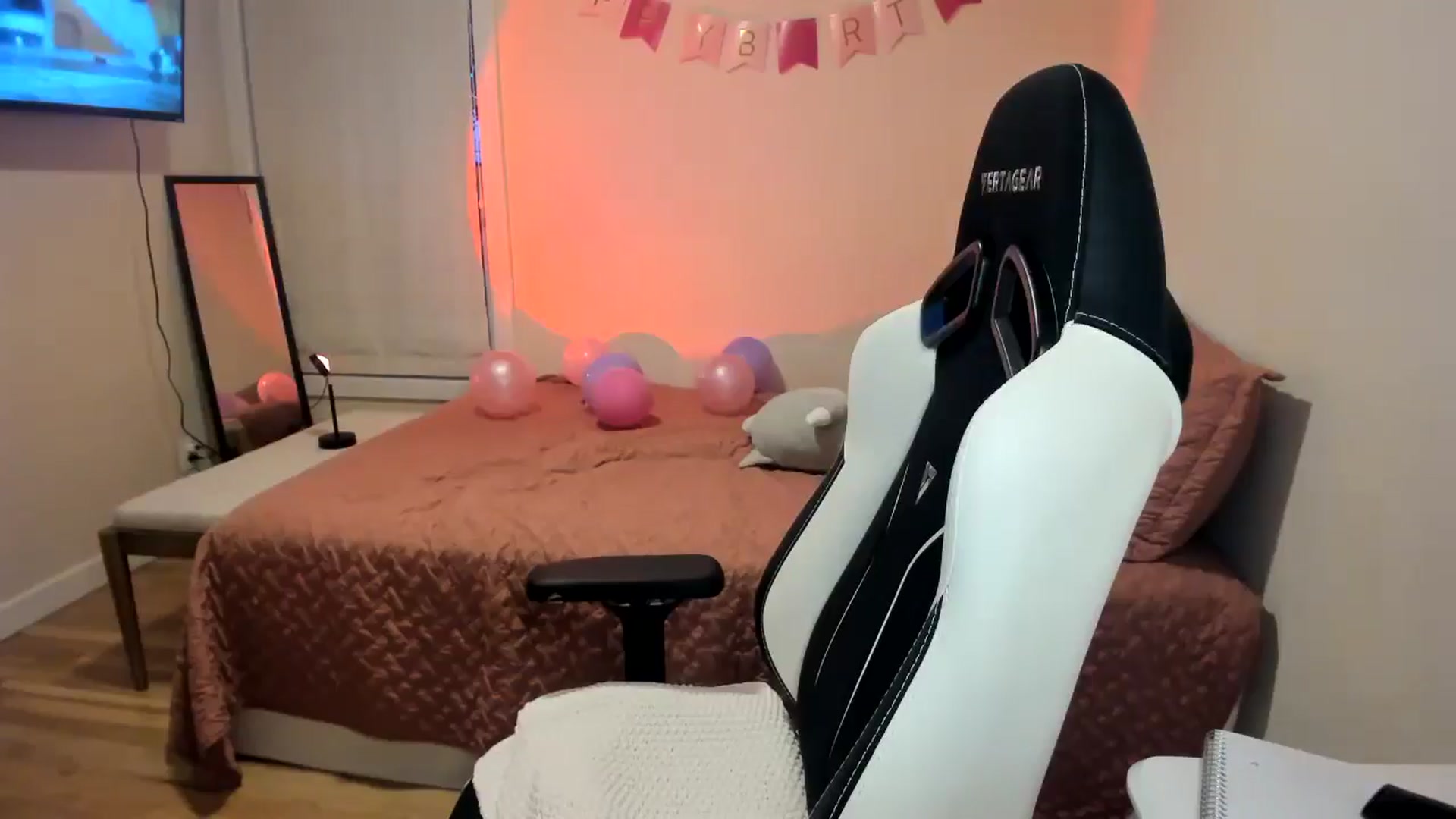 Gallery image thumbnail from Sasssykassy's myfreecams stream on, 11/27/2024, 01:14 image 3 of 20