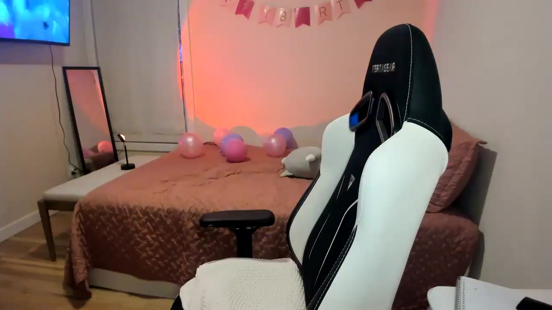 Gallery image thumbnail from Sasssykassy's myfreecams stream on, 11/27/2024, 01:14 image 4 of 20