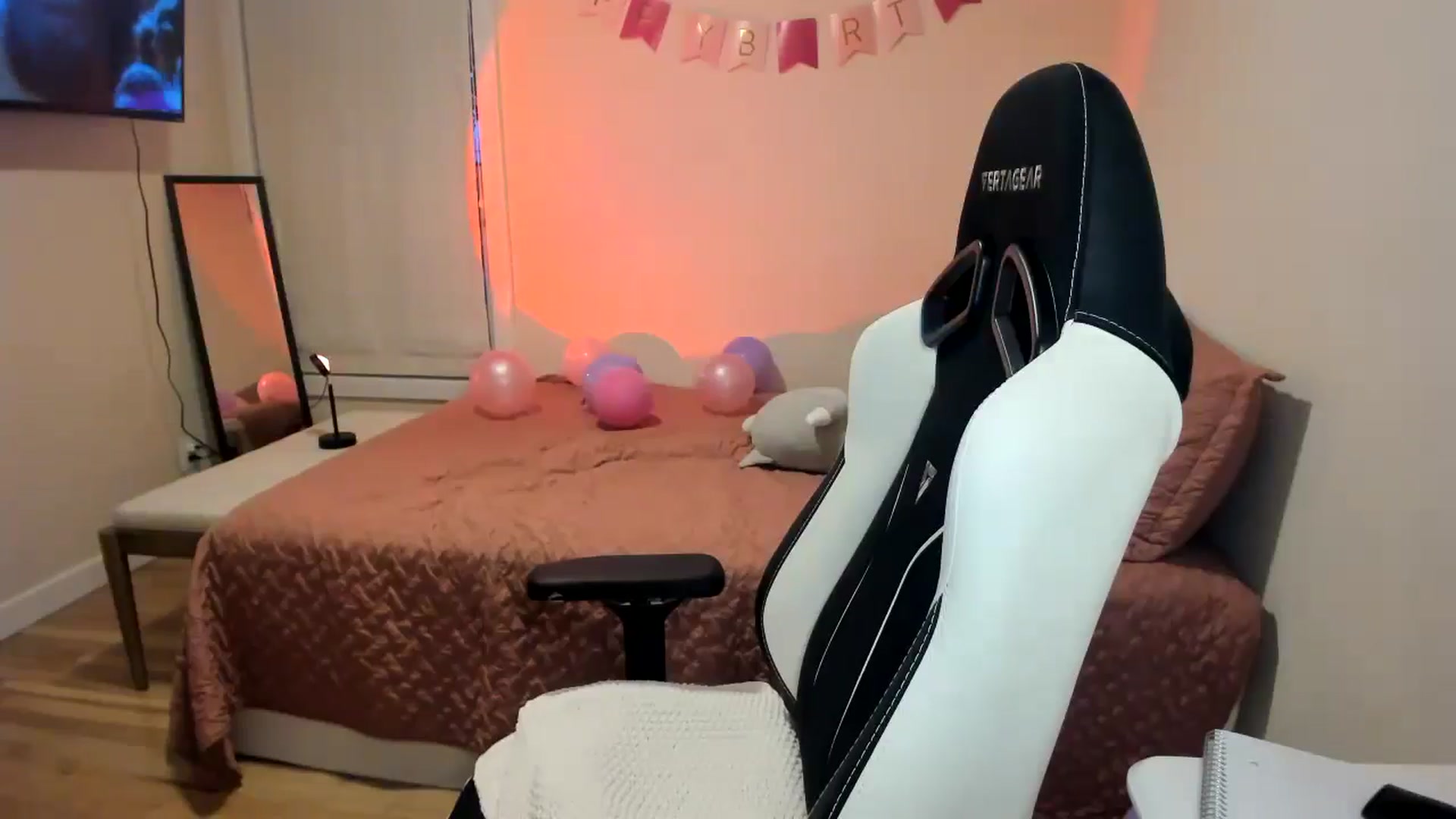 Gallery image thumbnail from Sasssykassy's myfreecams stream on, 11/27/2024, 01:14 image 6 of 20