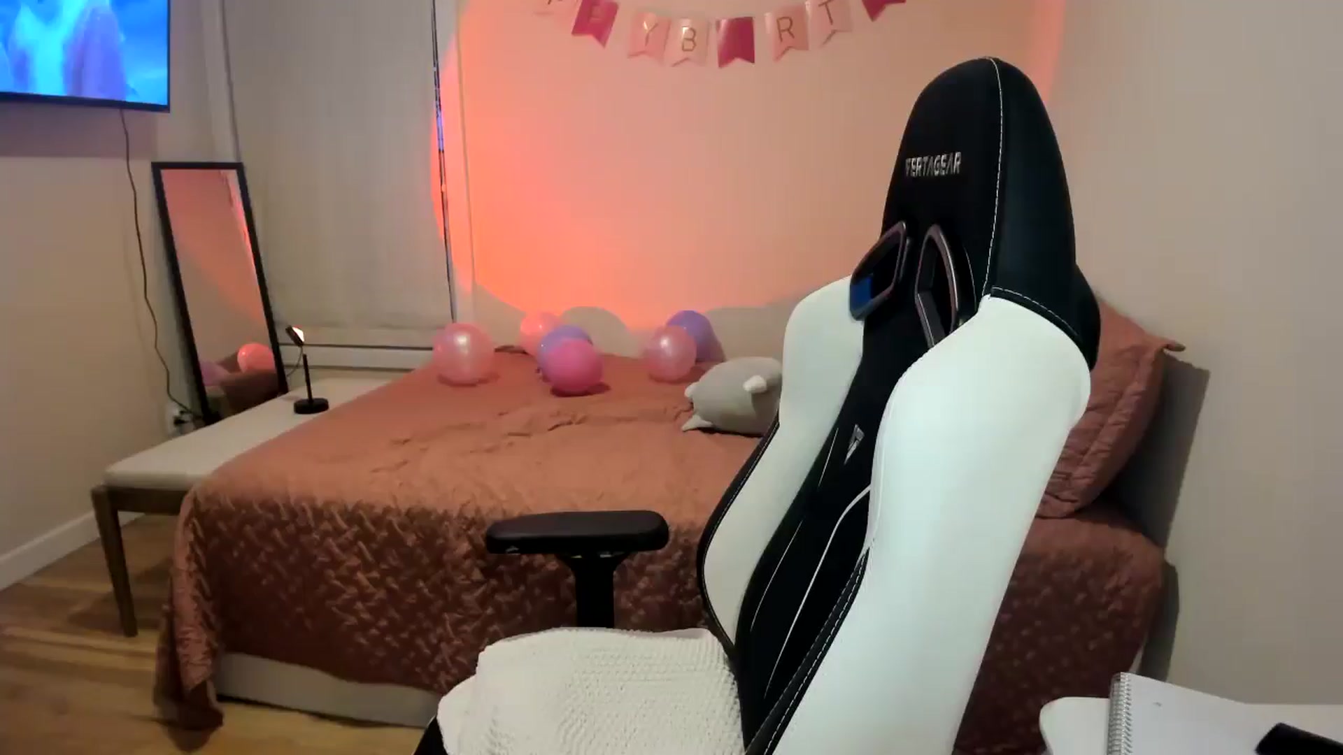Gallery image thumbnail from Sasssykassy's myfreecams stream on, 11/27/2024, 01:14 image 7 of 20